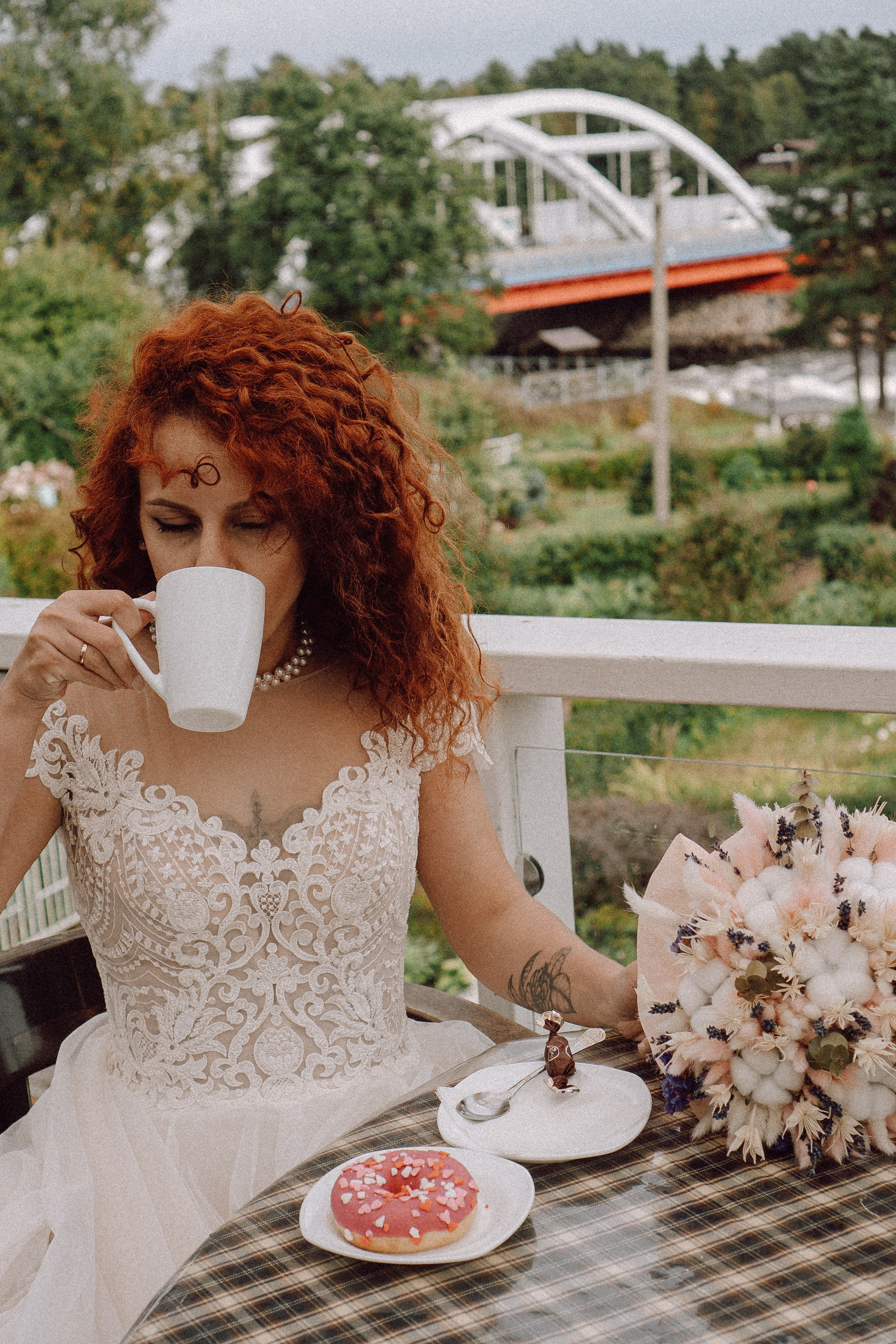 СВАДЕБНАЯ ФОТОСЕССИИЯ ПАРЫ В ГОРОДЕ ПРИОЗЕРСК В СОСНОВОМ ЛЕСУ И С ПИКАПОМ. Профессиональный фотограф, Санкт-Петербург — Виктория Богомолова