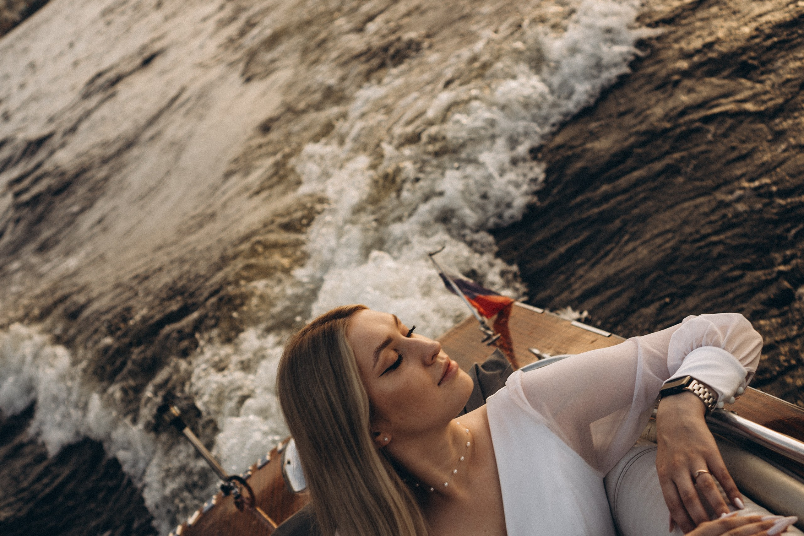 СВАДЕНБНАЯ СЬЕМКА НА КАТЕРЕ ПО КАНАЛАМ САНКТ-ПЕТЕРБУРГА И В АКВАТОРИИ НЕВЫ. Профессиональный фотограф, Санкт-Петербург — Виктория Богомолова