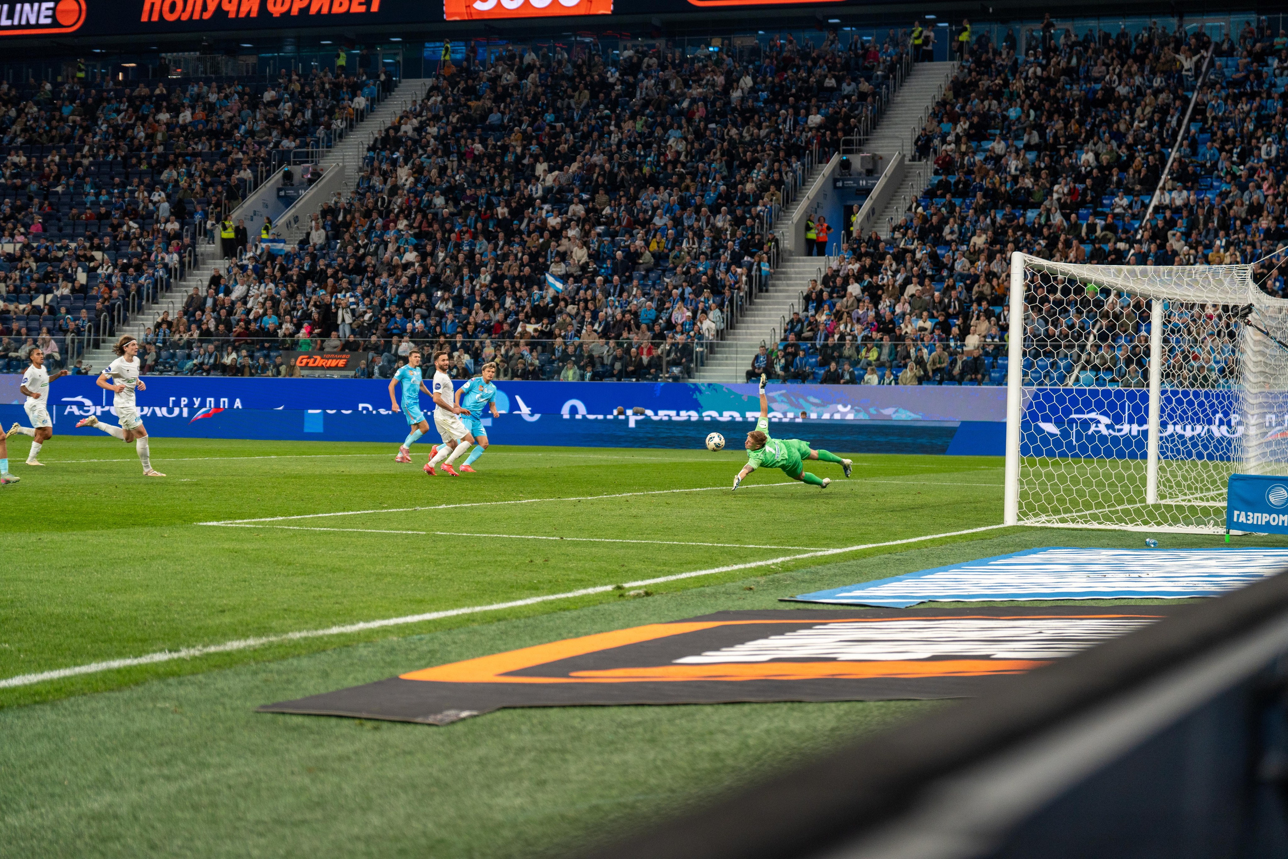 Момент забитого гола Зенита в матче с Оренбургом на Газпром Арене, спортивный фотограф Санкт-Петербург