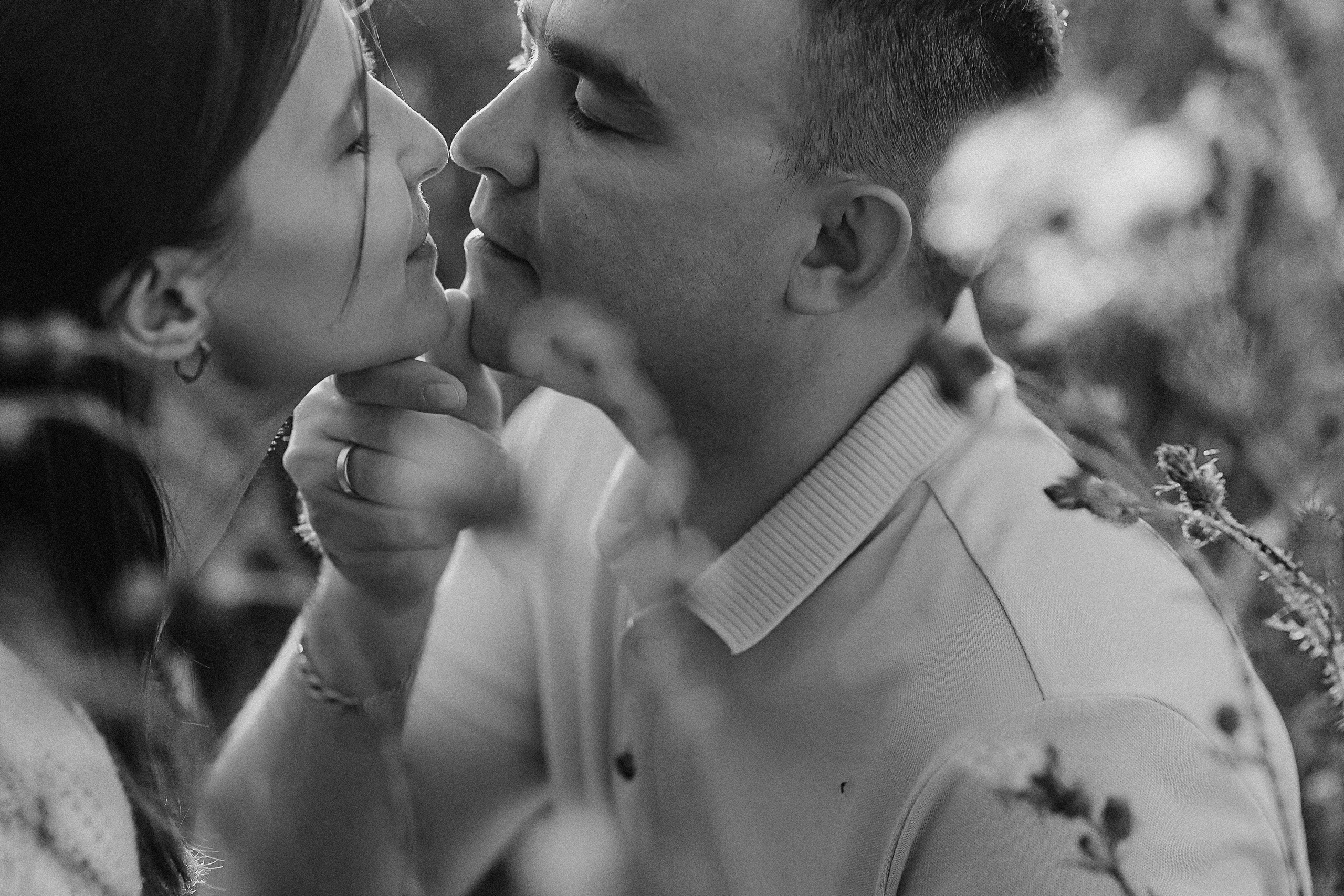 Поле love story на закате. Семейный фотограф Тюмень, фотограф на роды Салмина Мария