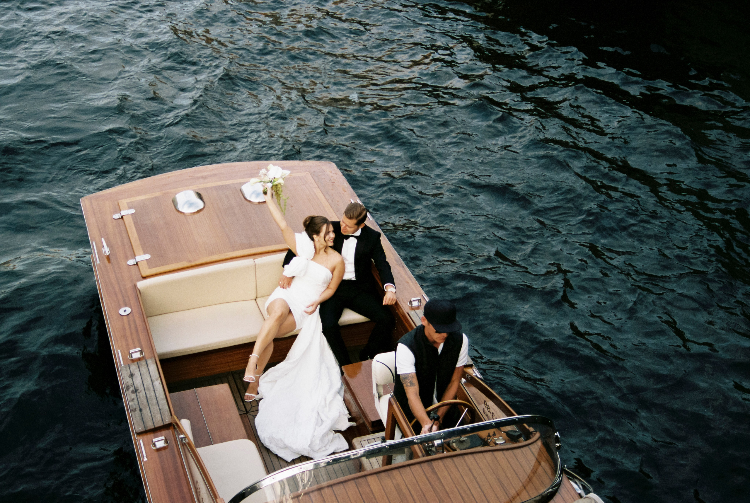 Настя и Лёша. Прогулка по Питеру. Катер. На цифру и плёнку. Свадебный фотограф Катерина Чулкова