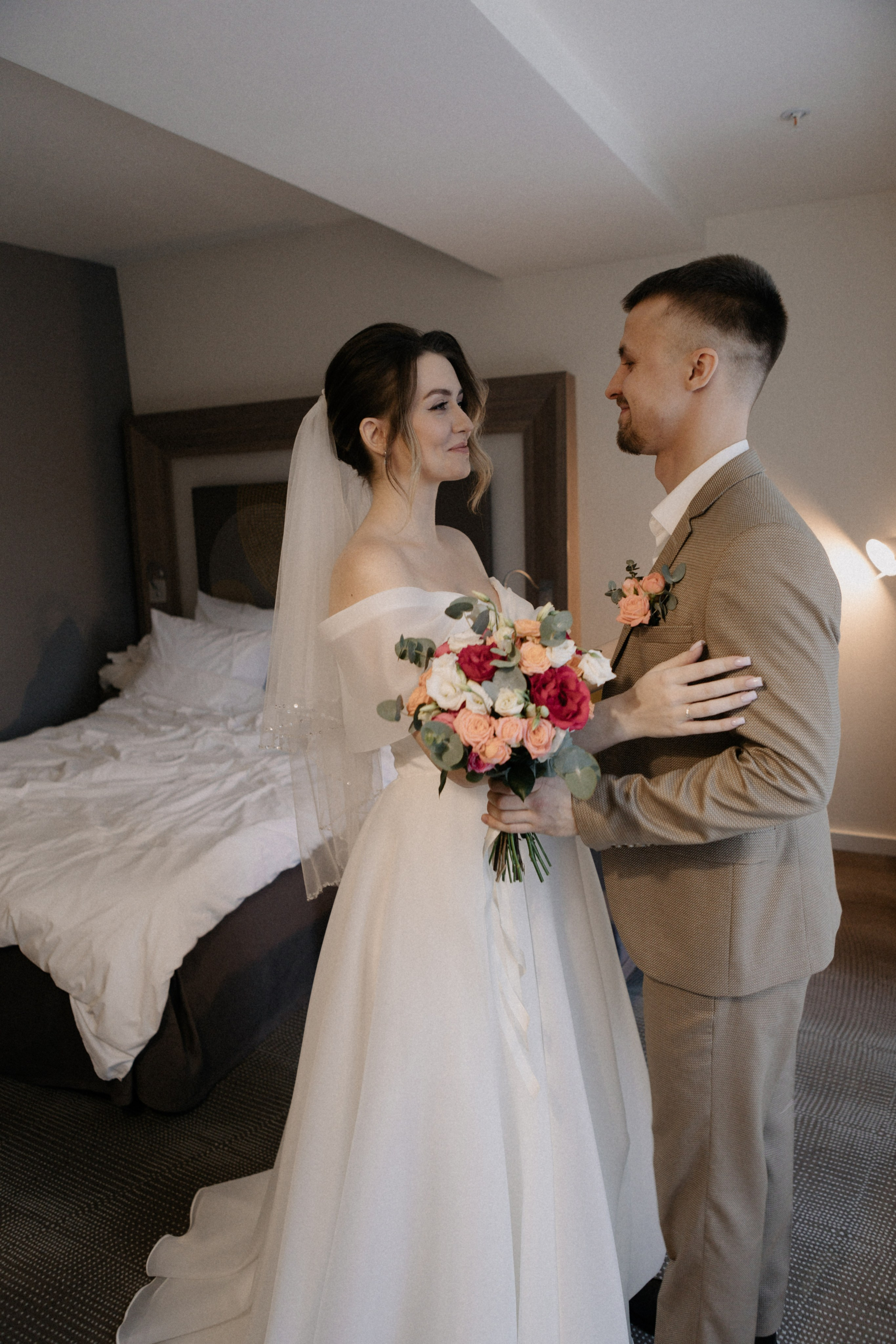 Ксюша и Илья. Утро в отеле роспись в Birds. Свадебный и портретный фотограф в Москве Анастасия Масюк