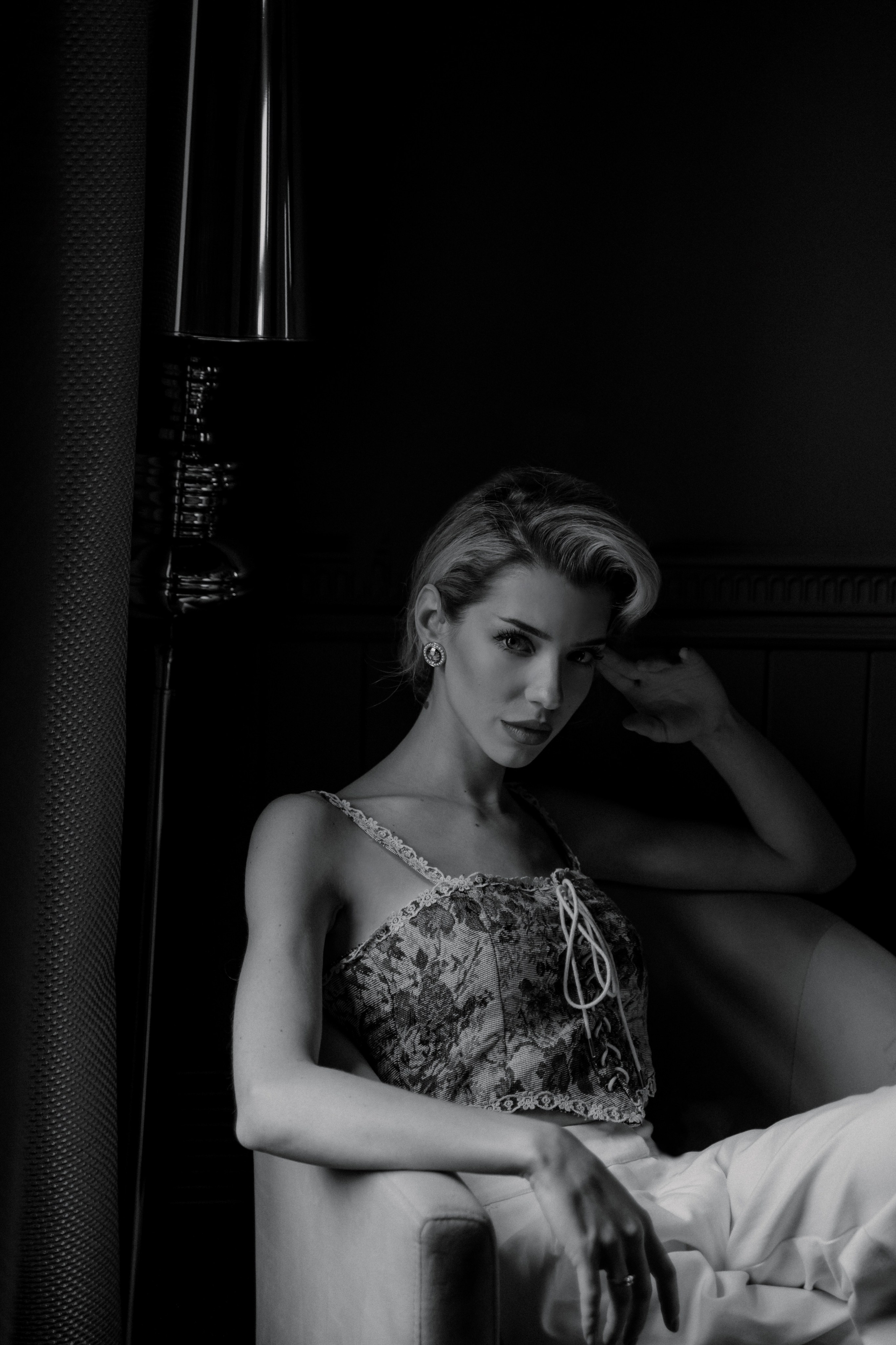 Будуарная история в отеле. Портретный фотограф в Москве