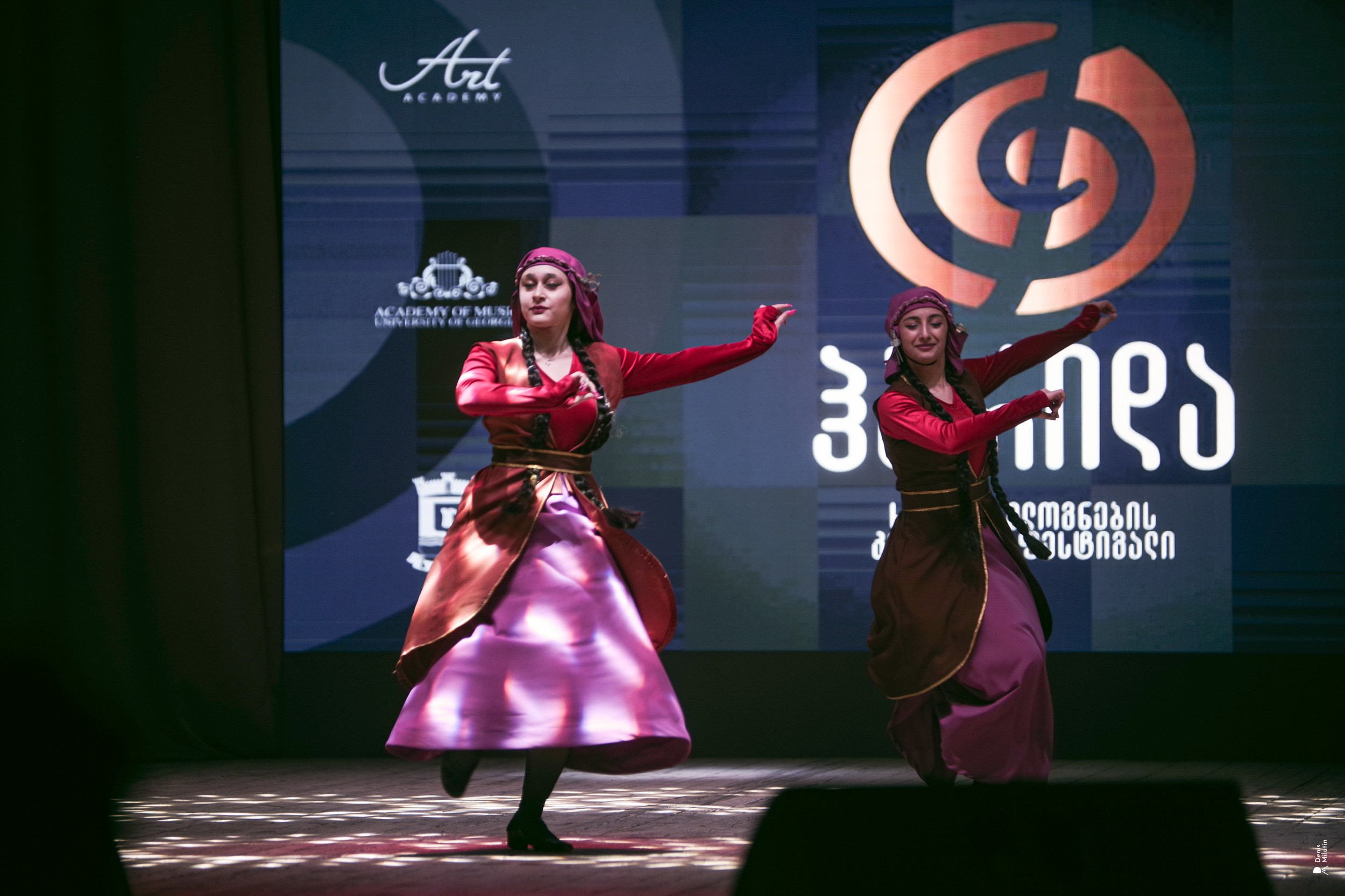 Танцы в Хоби. Портретный фотограф Денис Милютин