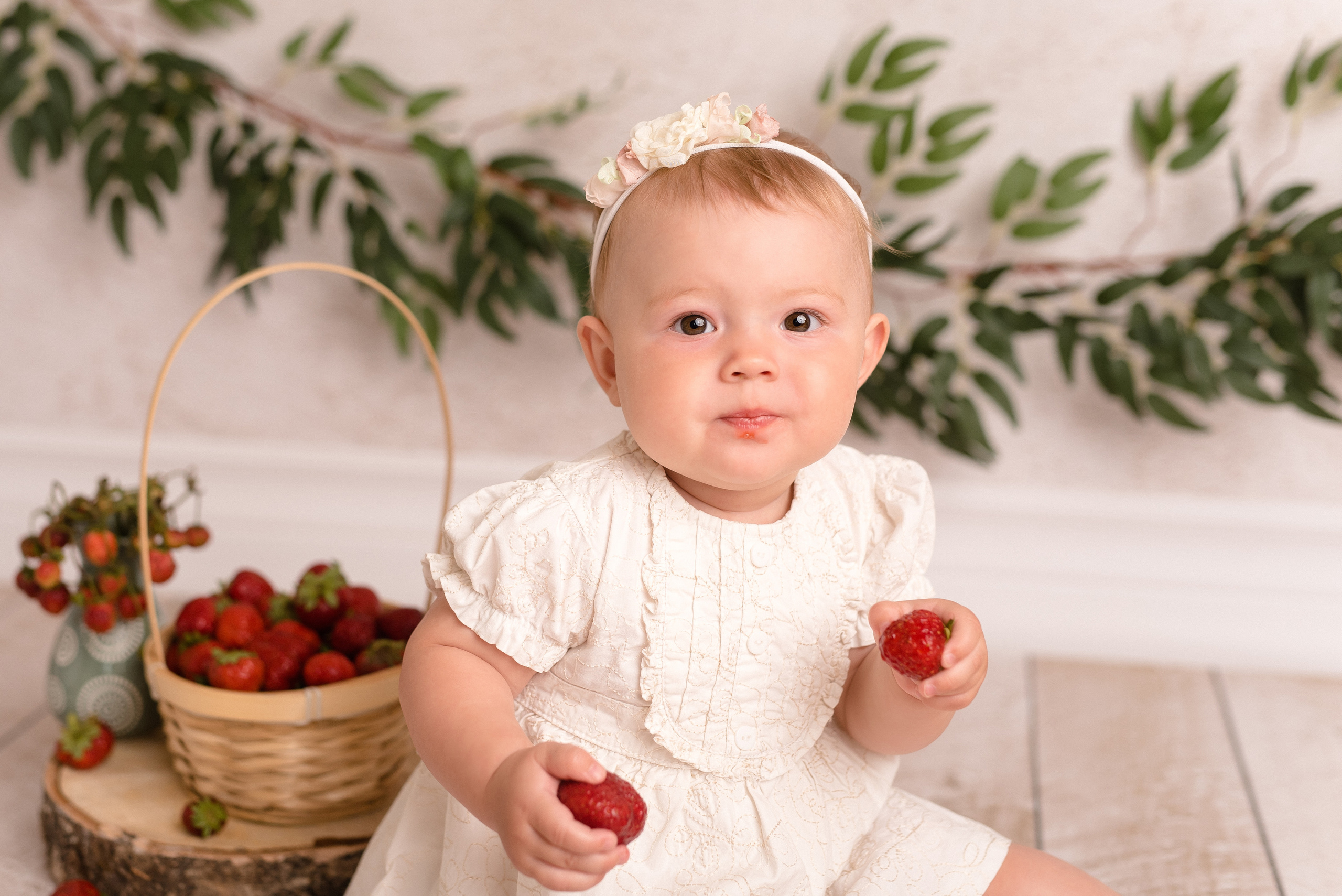 Ягодка-годовасие. Фотограф новорожденных и детский фотограф в Екатеринбурге Ксени