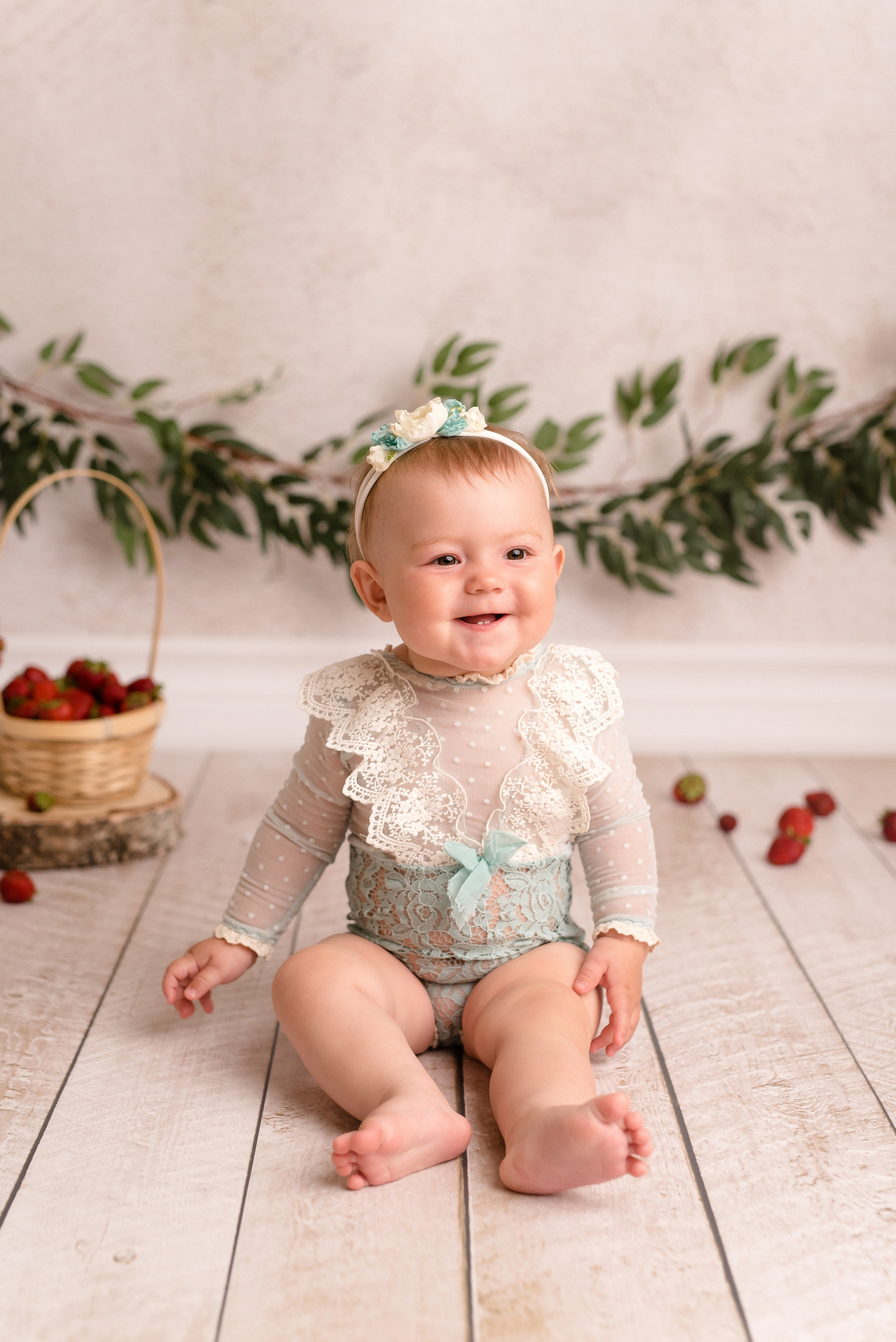 Ягодка-годовасие. Фотограф новорожденных и детский фотограф в Екатеринбурге Ксени