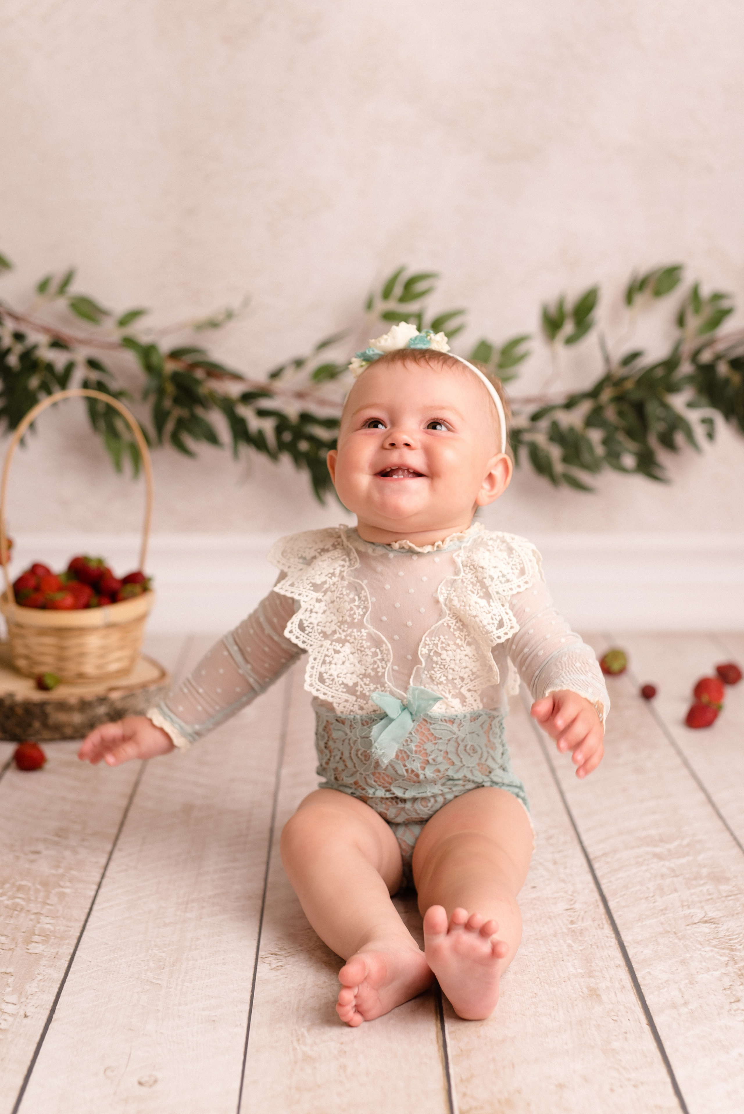 Ягодка-годовасие. Фотограф новорожденных и детский фотограф в Екатеринбурге Ксени