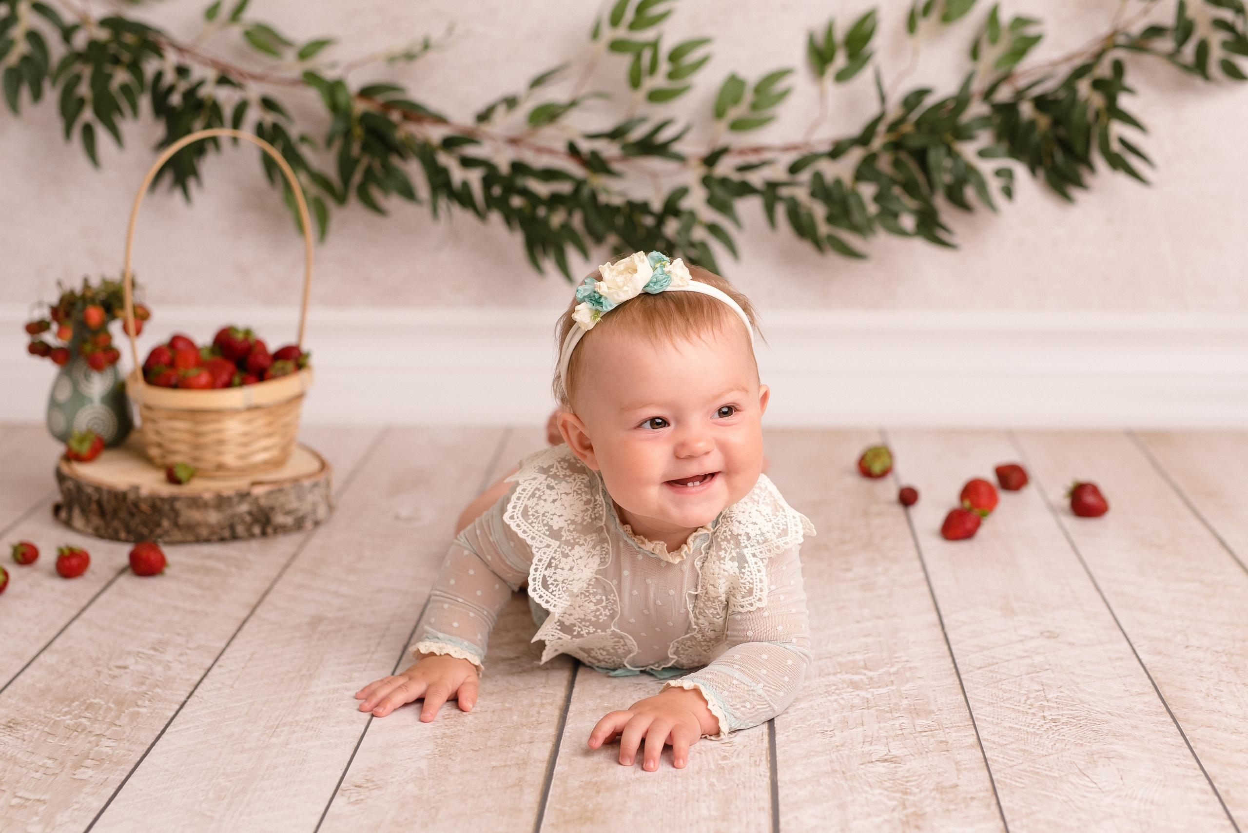 Ягодка-годовасие. Фотограф новорожденных и детский фотограф в Екатеринбурге Ксени