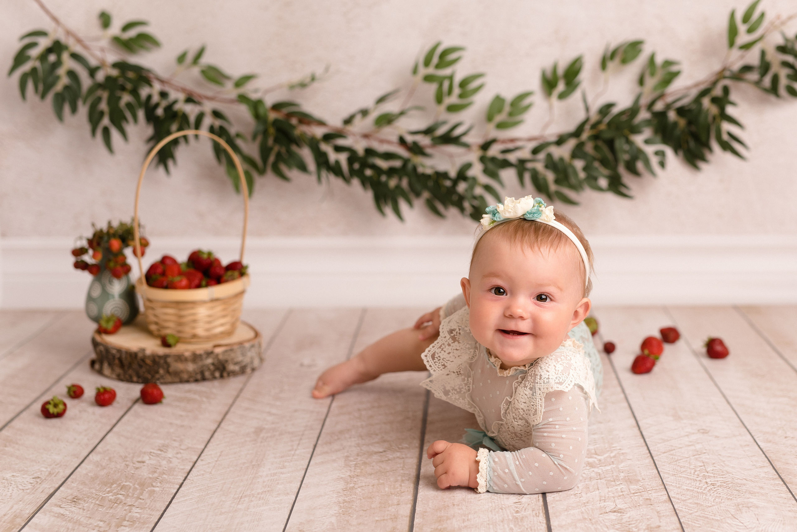 Ягодка-годовасие. Фотограф новорожденных и детский фотограф в Екатеринбурге Ксени