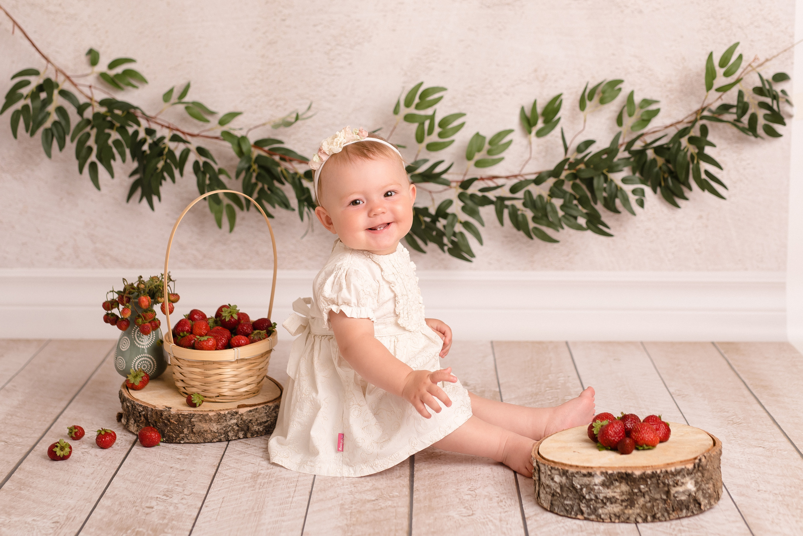 Ягодка-годовасие. Фотограф новорожденных и детский фотограф в Екатеринбурге Ксени