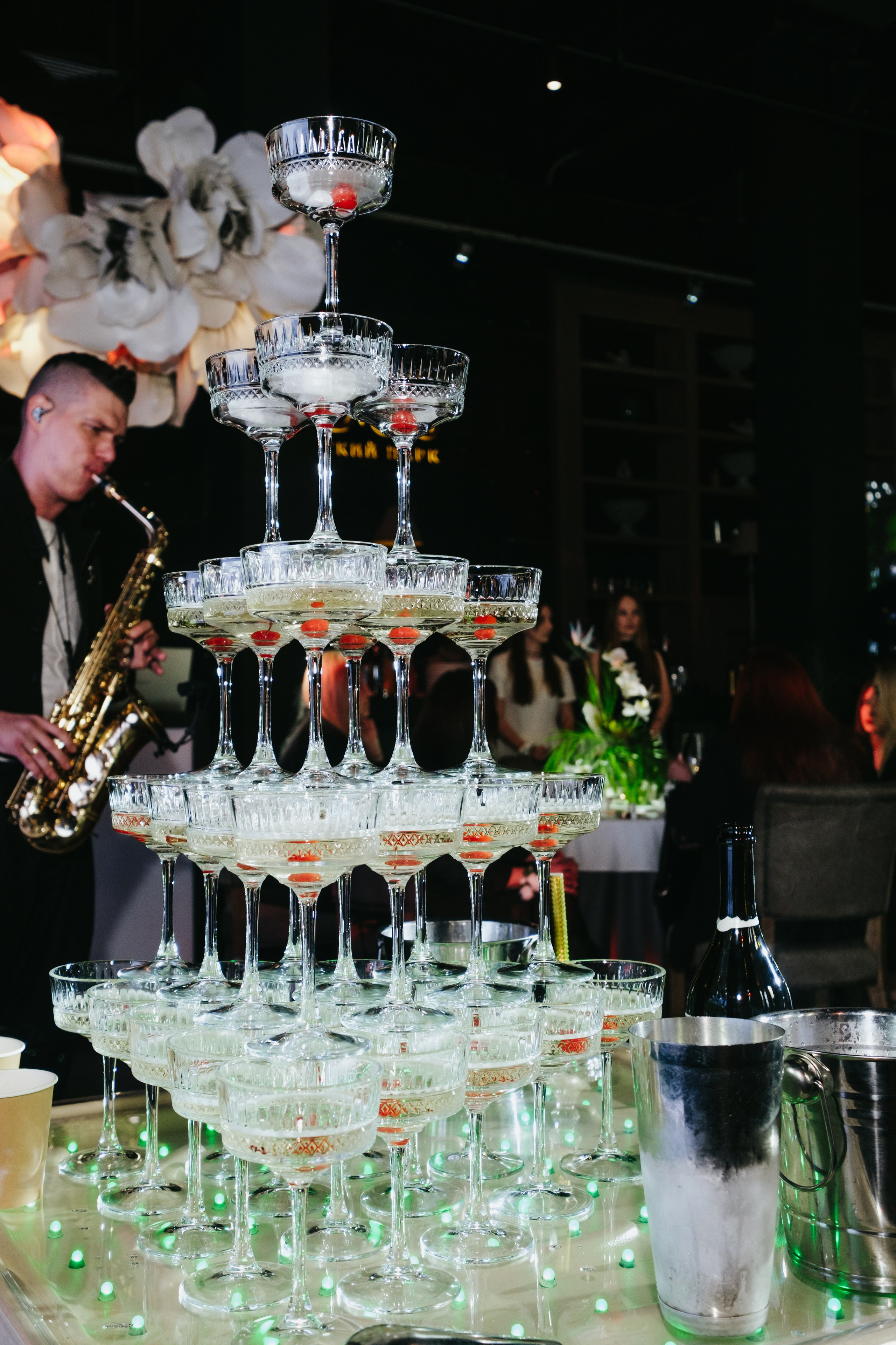 Корпоратив в Сириусу (Адлер) 10 лет компании. Свадебный фотограф Денис Ожигин в Краснодаре и крае. Эмоциональная и стильная съемка вашего дня