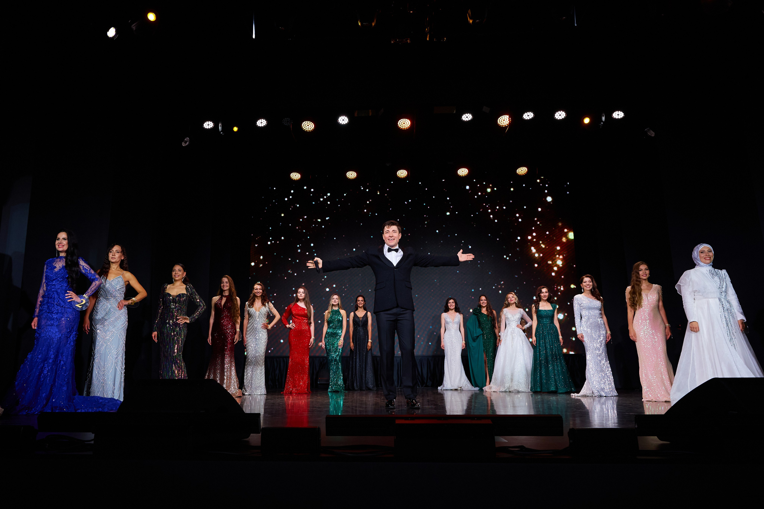 Миссис Татарстан. Мое имя Раиль. Я репортажный фотограф в Казани, так же мой любимый жанр — свадебный фотограф