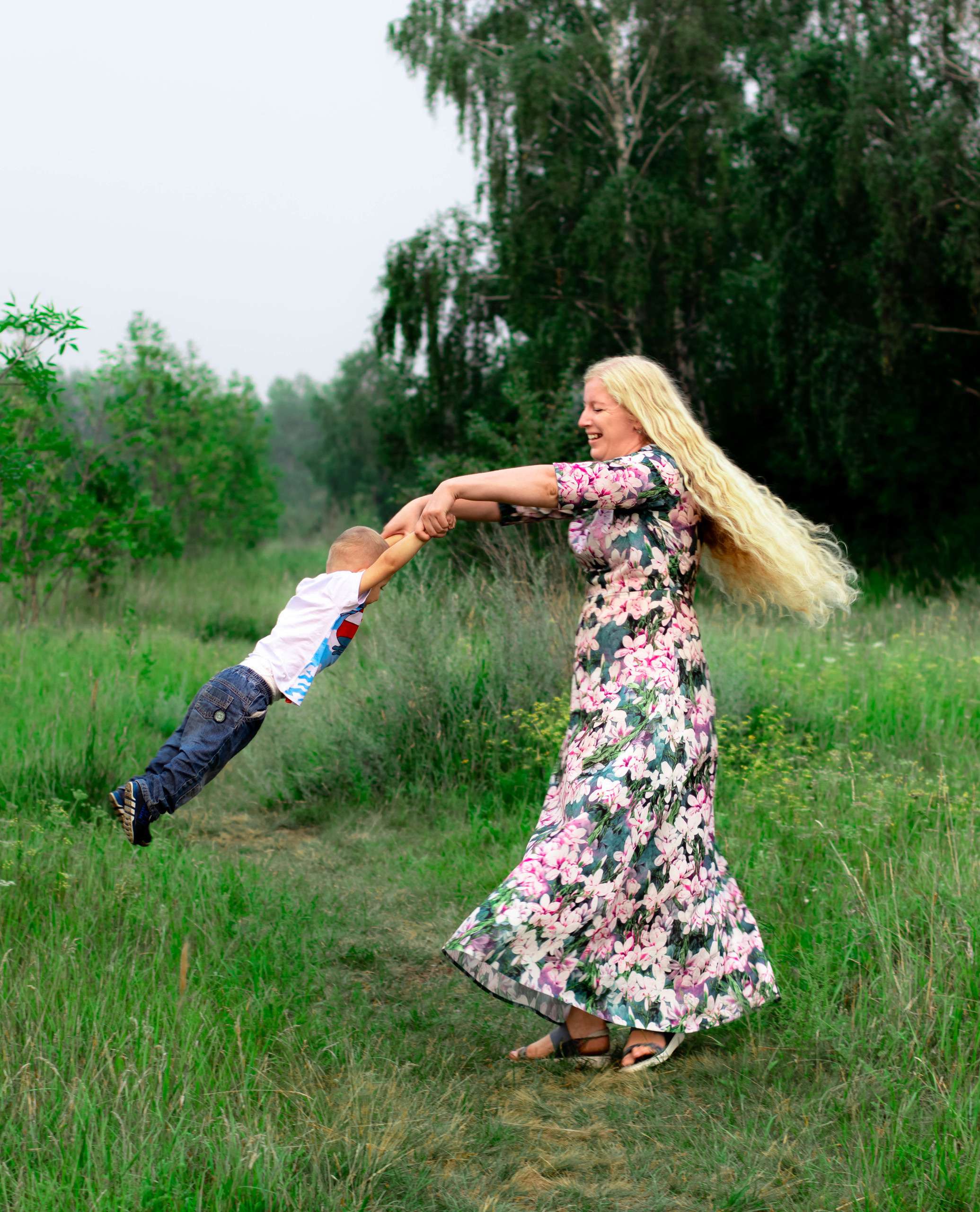 Семейная фотосессия на природе летом. Семейный и детский фотограф в Красноярске Ольга Гаврикова