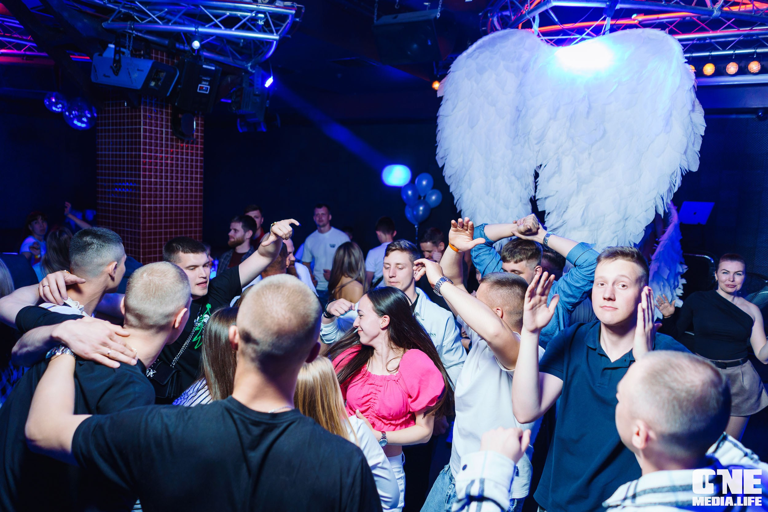 Фоторепортаж из Планеты. One Media Life: фоторепортажи, фотоотчеты с мероприятий и заведений