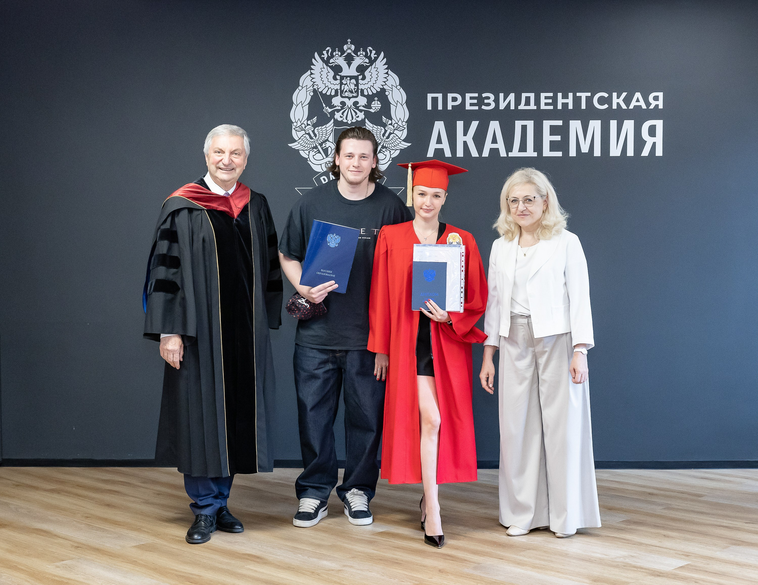 Вручение дипломов об окончании обучения в Президентской академии РАНХиГС. Фотограф Владимир Охрименко