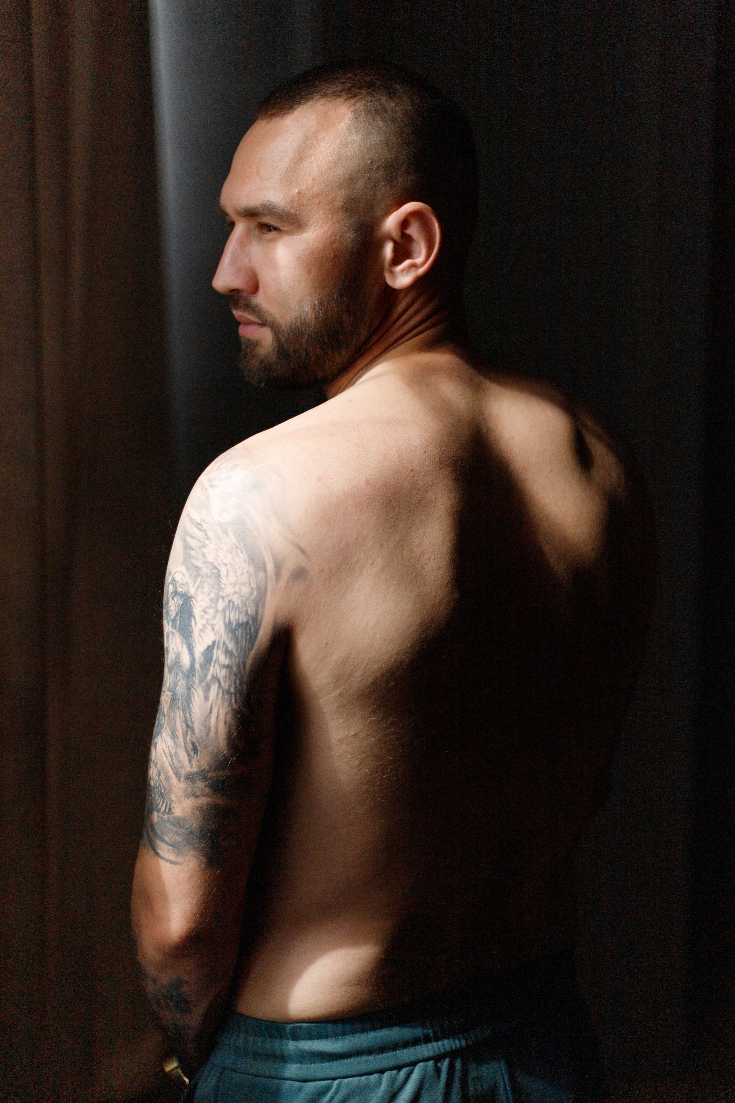 Мужская фотосессия в Новосибирске: запечатлею силу, харизму и стиль делового мужчины. Фотограф Ольга Баранова