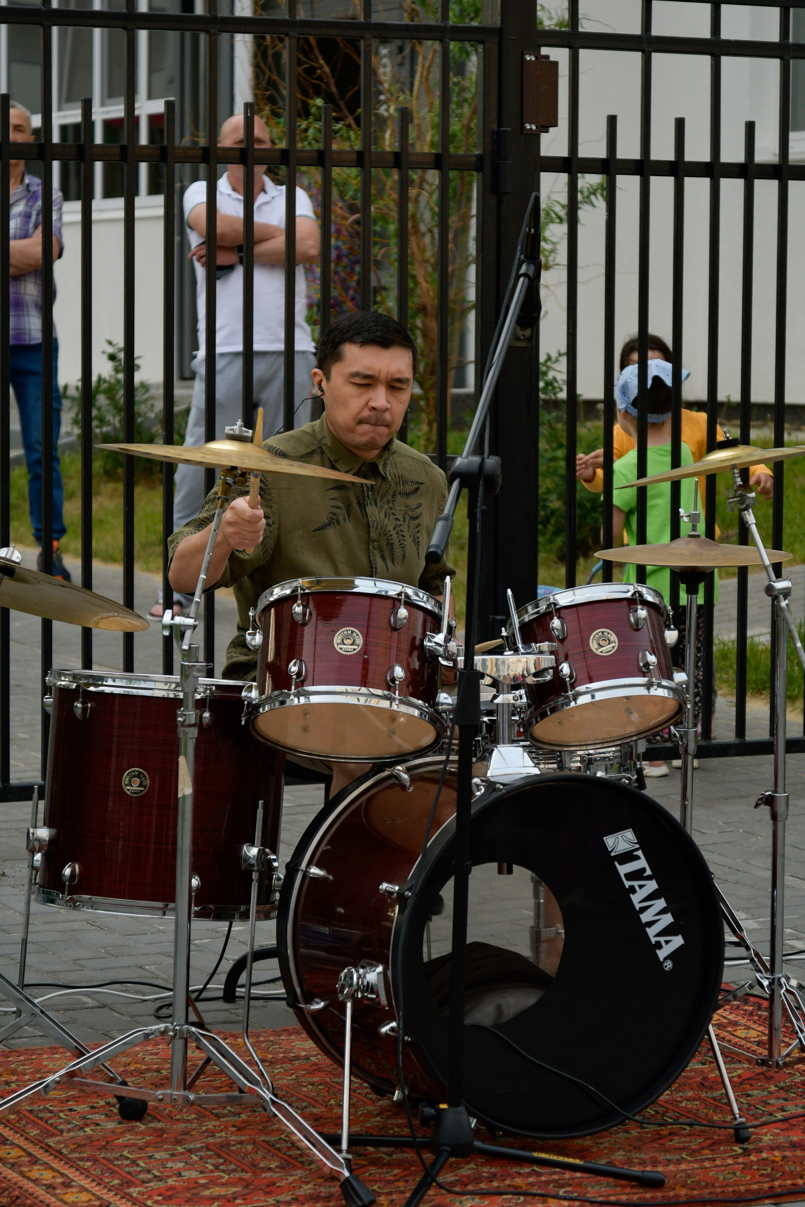 Концерт школы барабанов в соседском центре. Фотографы в Тюмени Андрей и Лидия Войвод