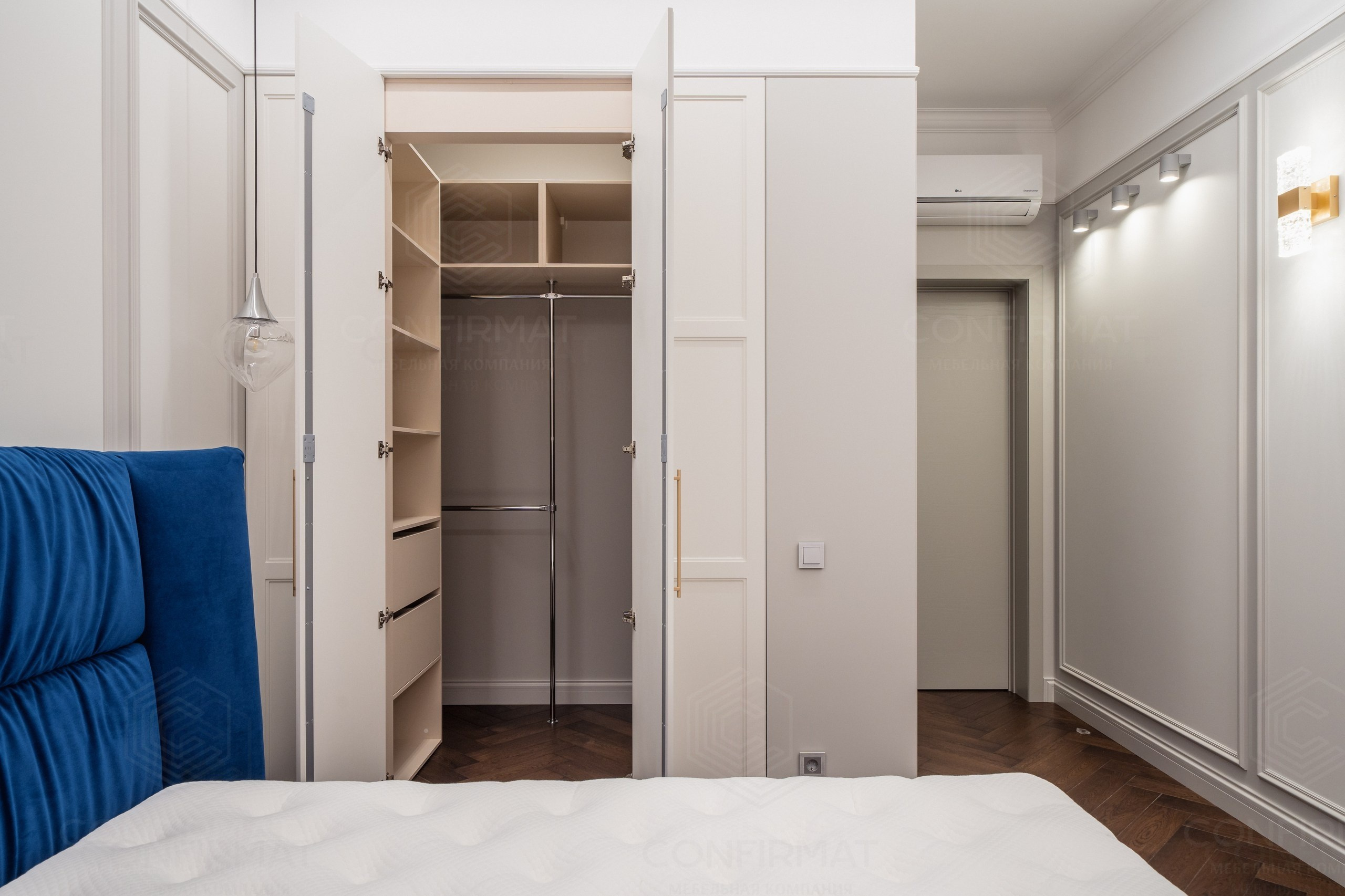 Спальня с гардеробом за фасадами шкафа. Мебель на заказ