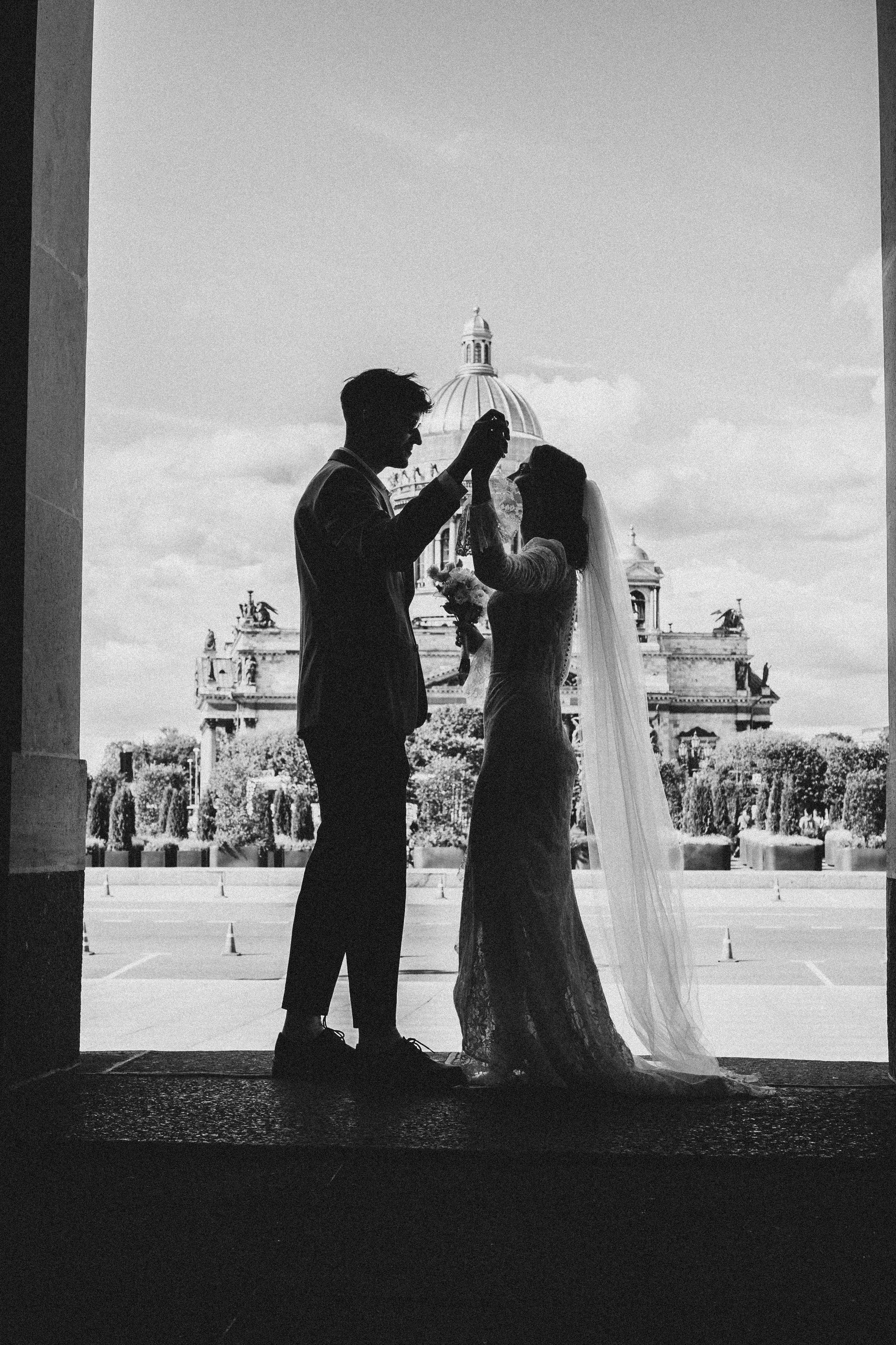 СВАДЕБНАЯ ПРОГУЛКА ВОЗЕ ИСАИКЕВСКОГО СОБОРА АСТОРИИ И ЗАКОНОДАЛЕТНОГО СОБРАНИЯ. Профессиональный фотограф, Санкт-Петербург — Виктория Богомолова