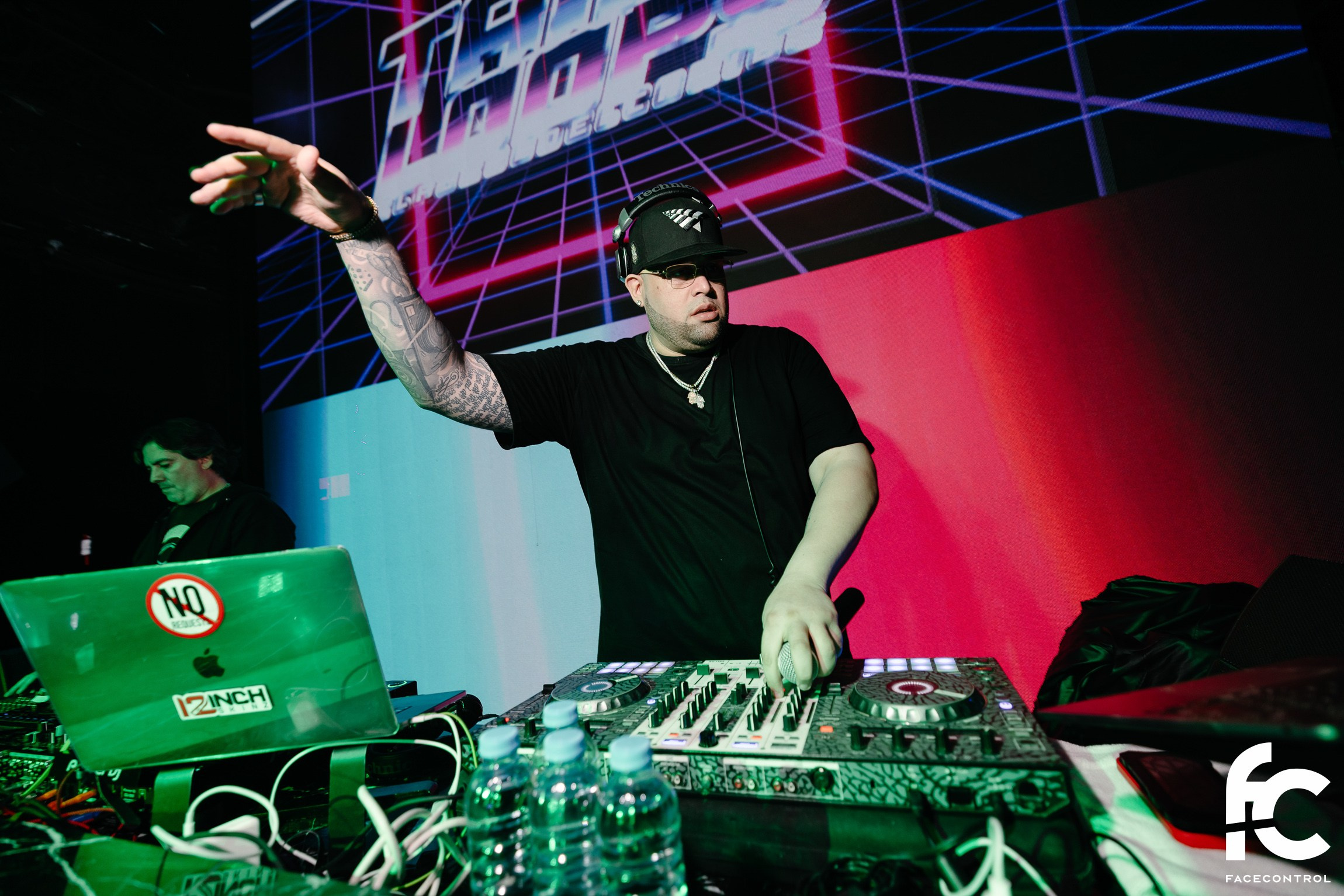 XAINDEX. Face Control: Crónica social, anuncios de eventos y reportajes fotográficos