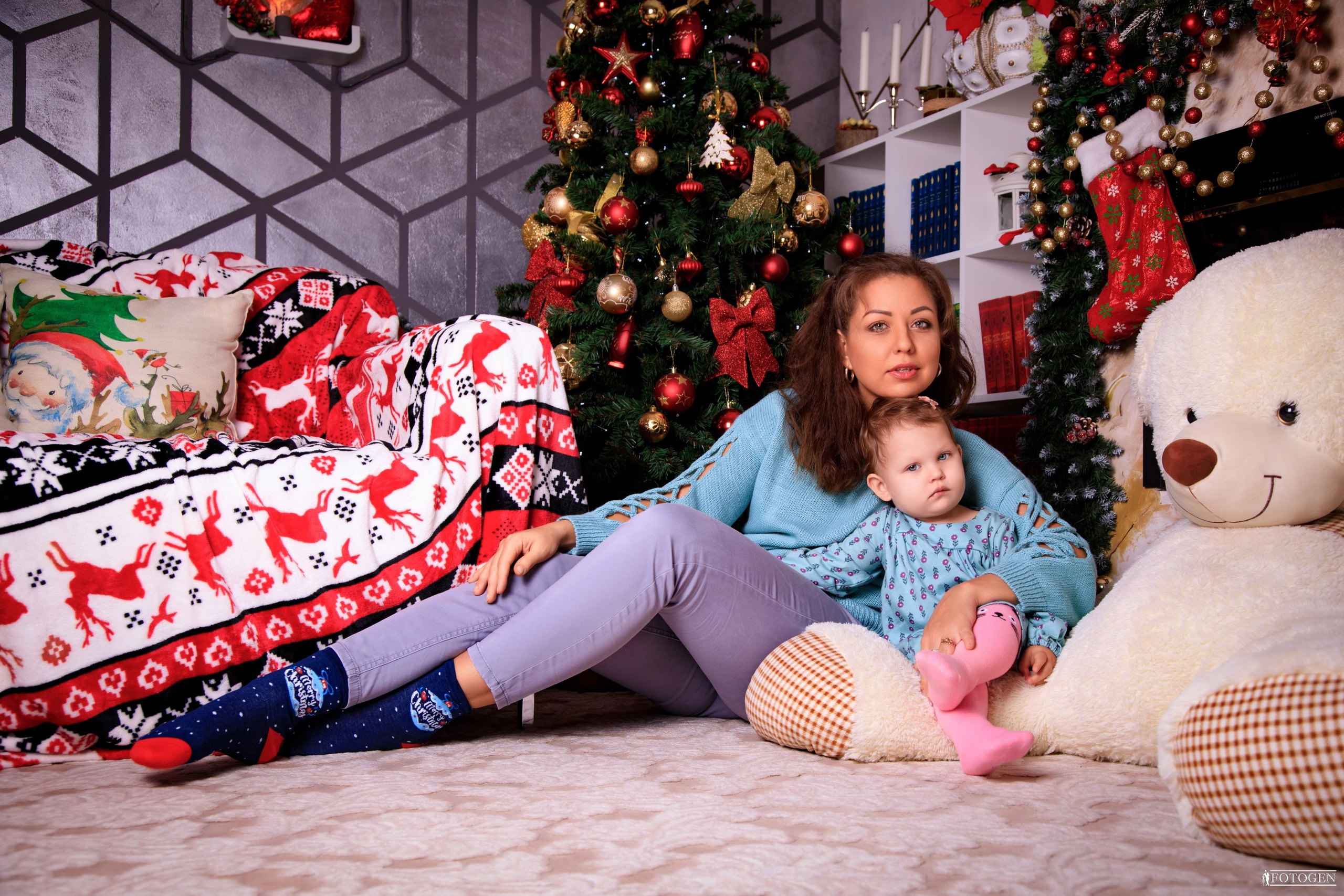 Семейная фотосессия: мама с детьми | Портфолио Fotogen. Интерьерная фотостудия FOTOGEN г. Краснодар