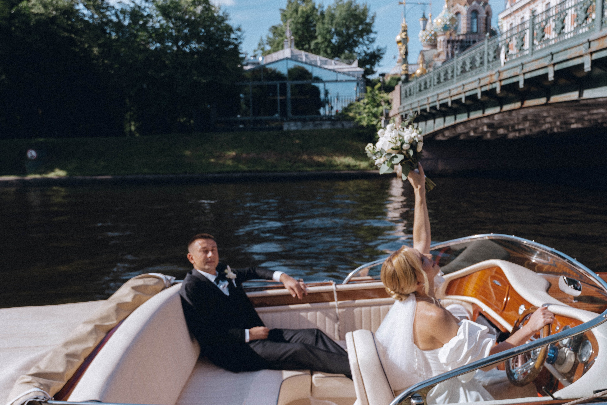 СВАДЕНБНАЯ СЬЕМКА НА КАТЕРЕ ПО КАНАЛАМ САНКТ-ПЕТЕРБУРГА И В АКВАТОРИИ НЕВЫ. Профессиональный фотограф, Санкт-Петербург — Виктория Богомолова