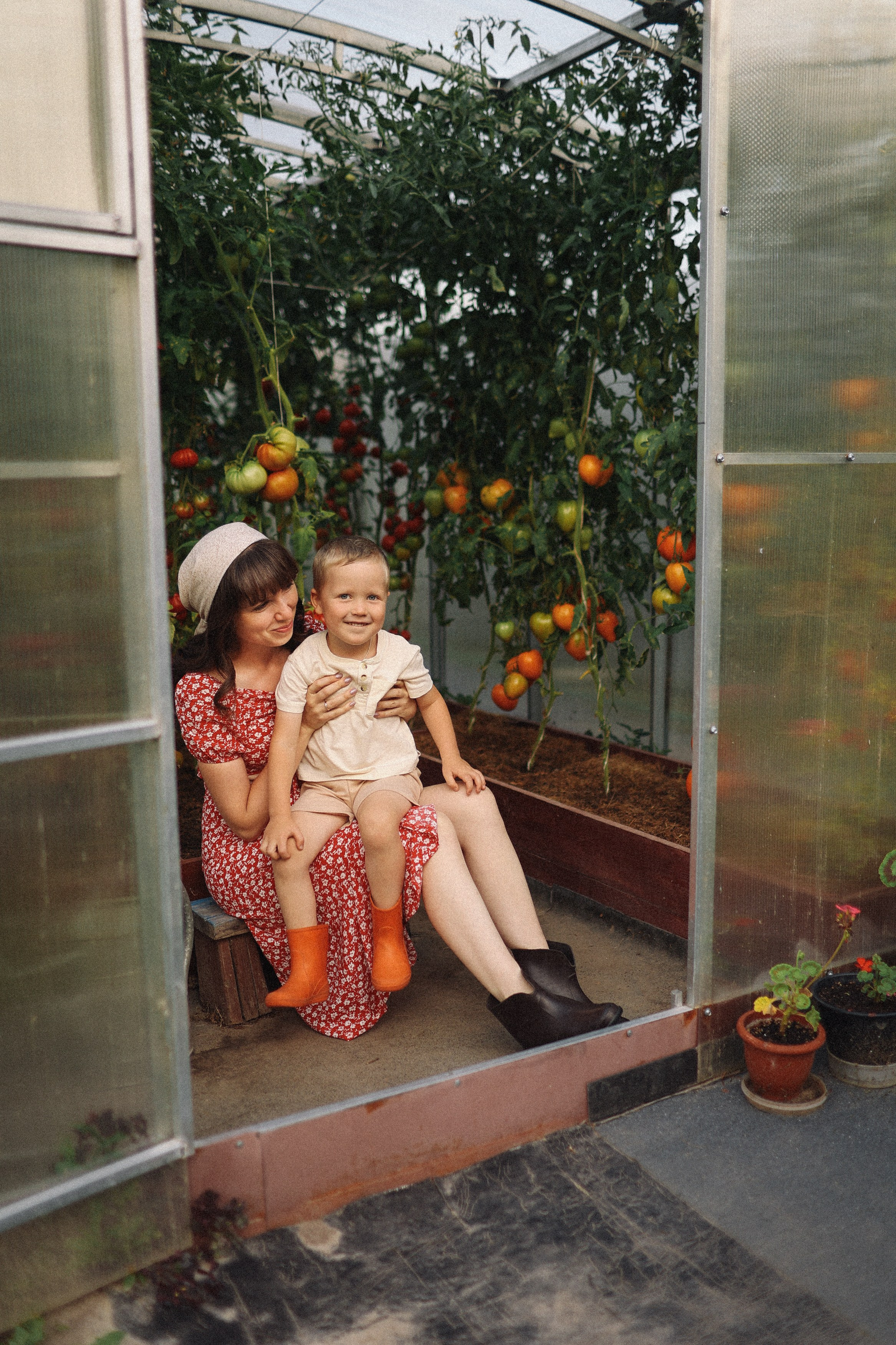 Помидорки Света и Мишенька. Фотограф Владимир Москва