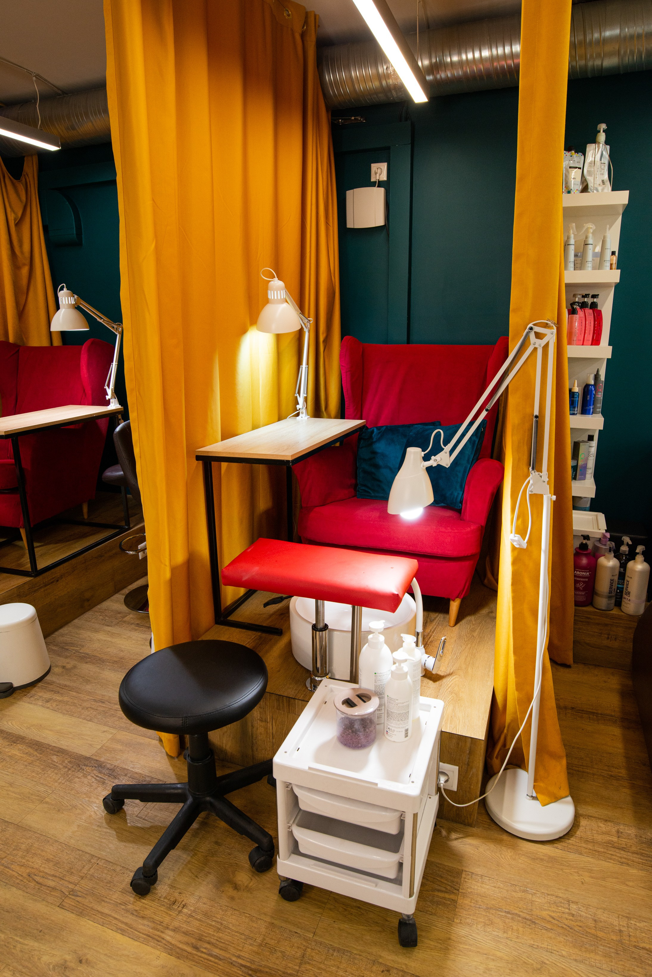 Интерьерная фотосъёмка салонов красоты Force Majeure. Репортажный и персональный фотограф в Москве
