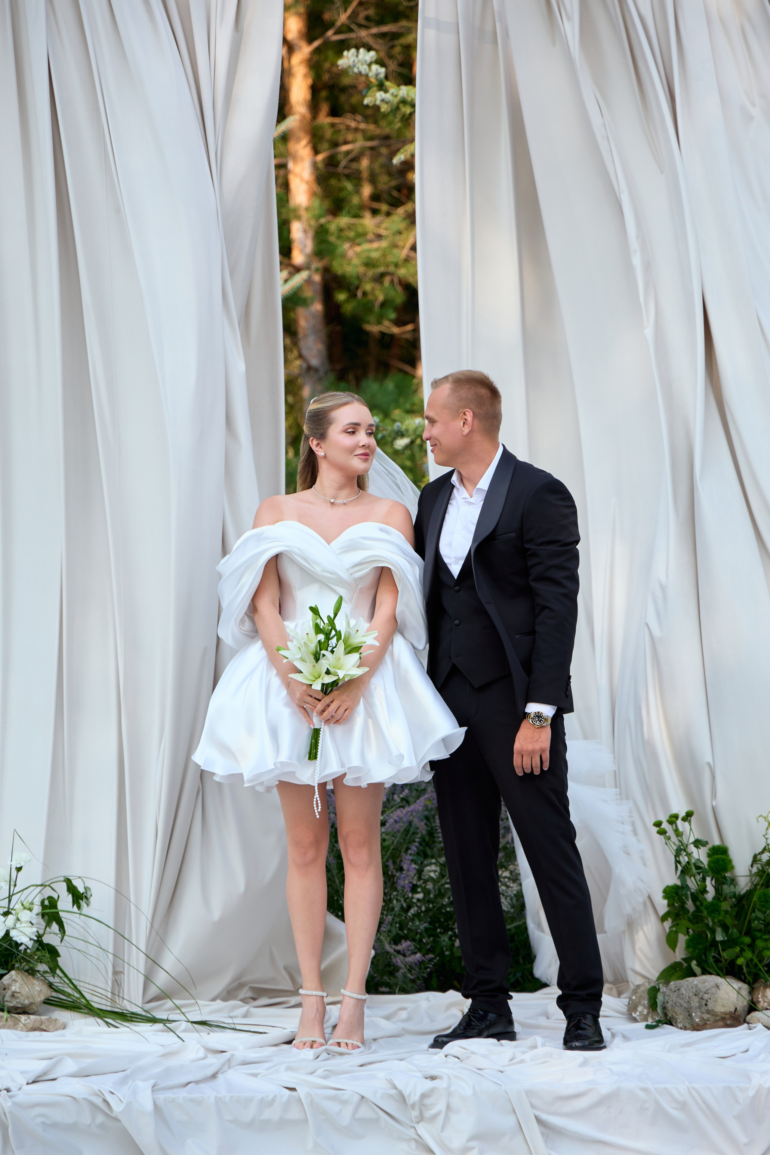 Фотосессия жениха и невесты на выездной регистрации