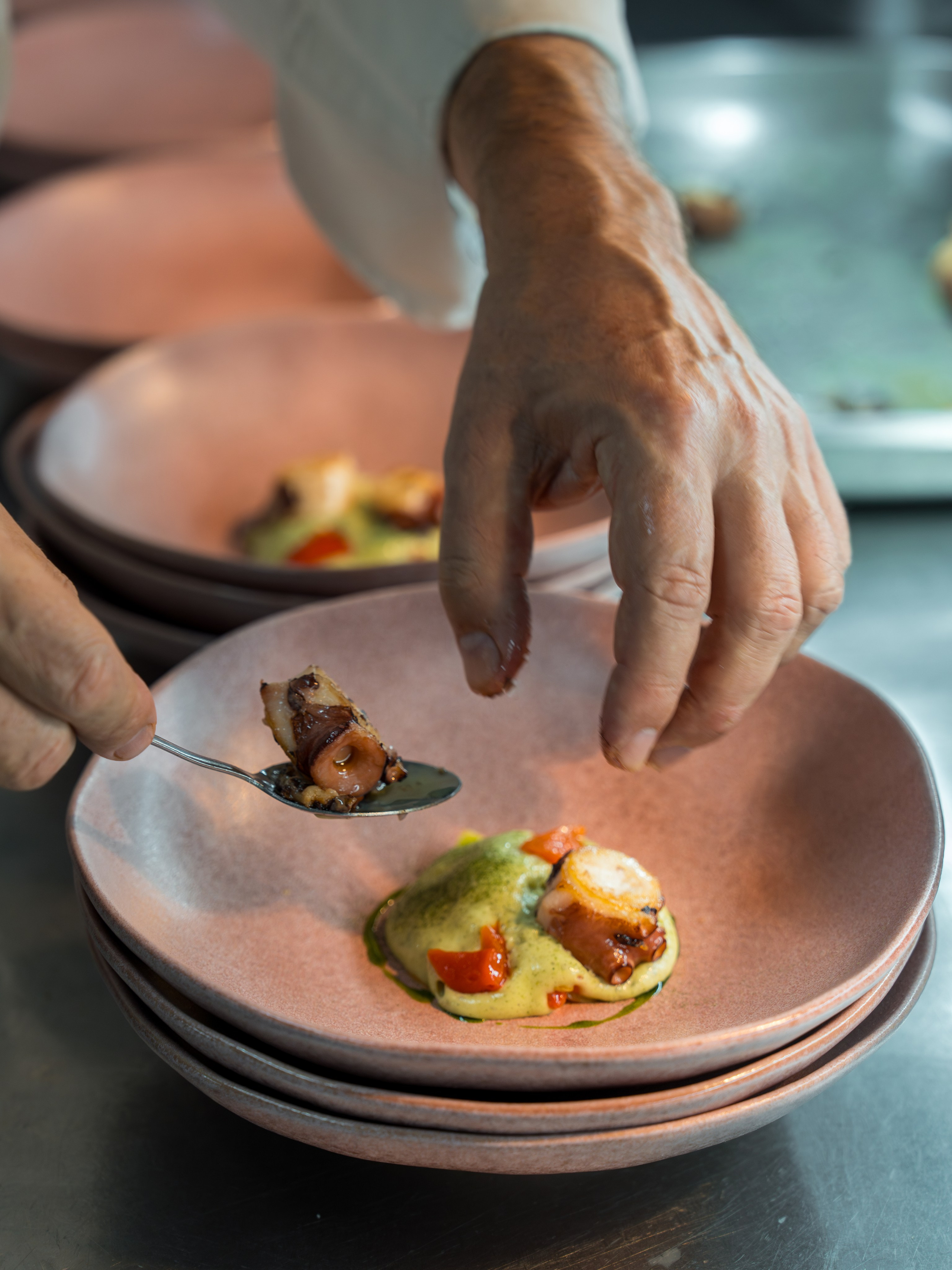 Гастрономический ужин «Лесная Италия» с Мирко Дзаго в ресторане RiverSide. Репортажный фотограф в Красной Поляне и Сочи Павлюченко Екатерина