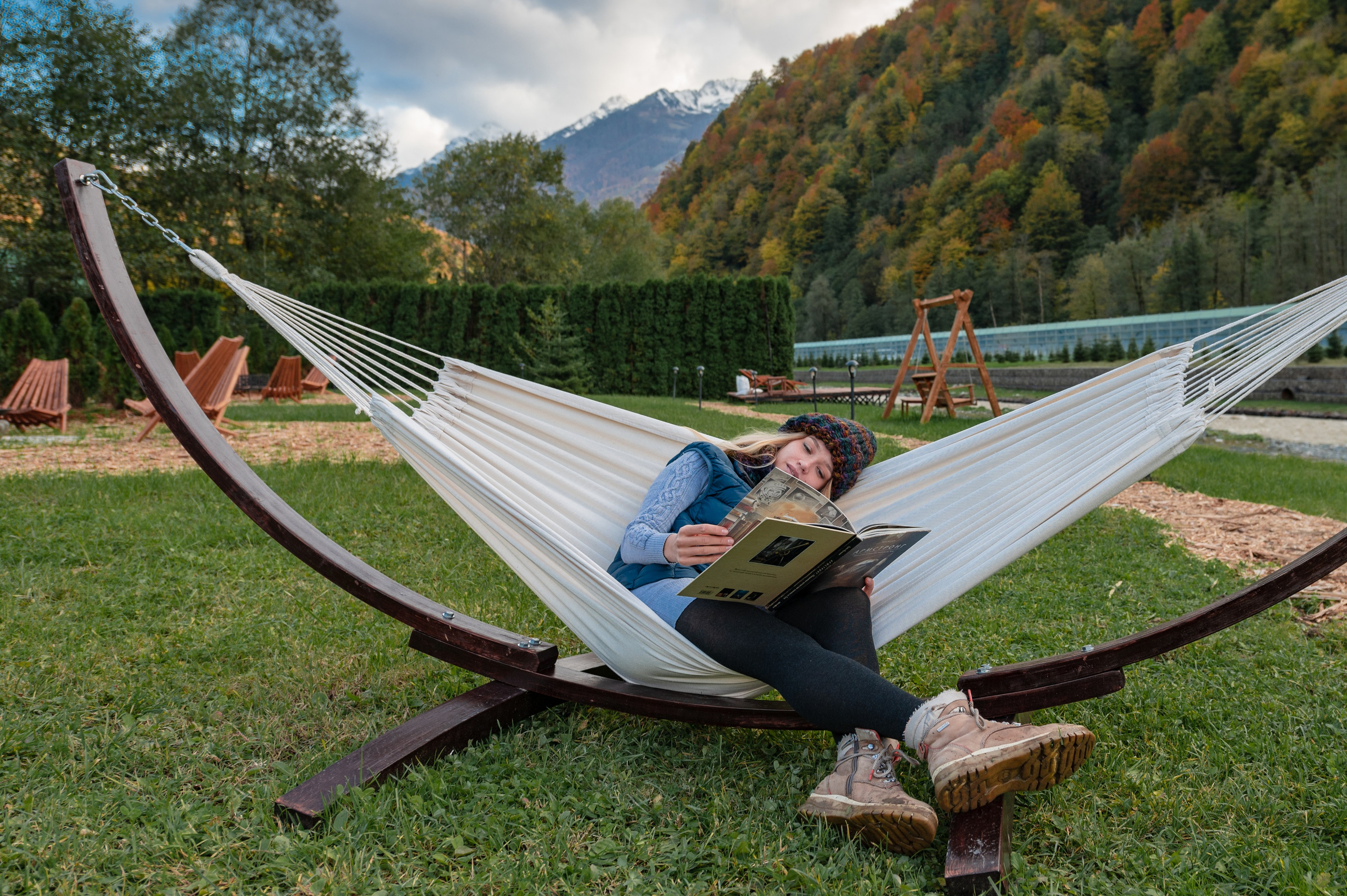 Контент съемка места для отдыха на курорте Газпром Поляна «Мзымта Пляж». Репортажный фотограф в Красной Поляне и Сочи Павлюченко Екатерина