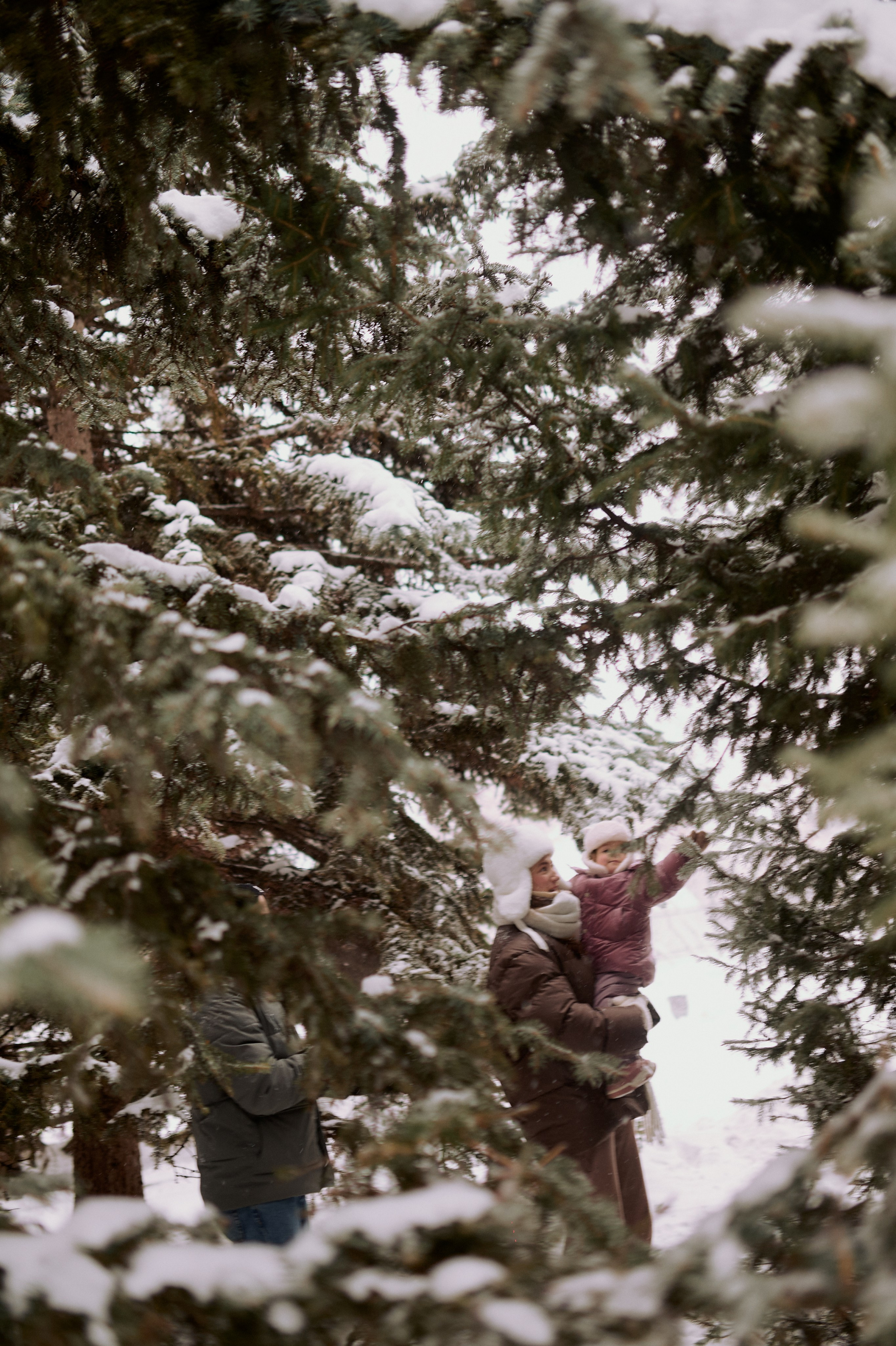 Андрей, Леся и Василиса в снежном парке. Семейный и свадебный lifestyle-фотограф в Москве Мария Петрова