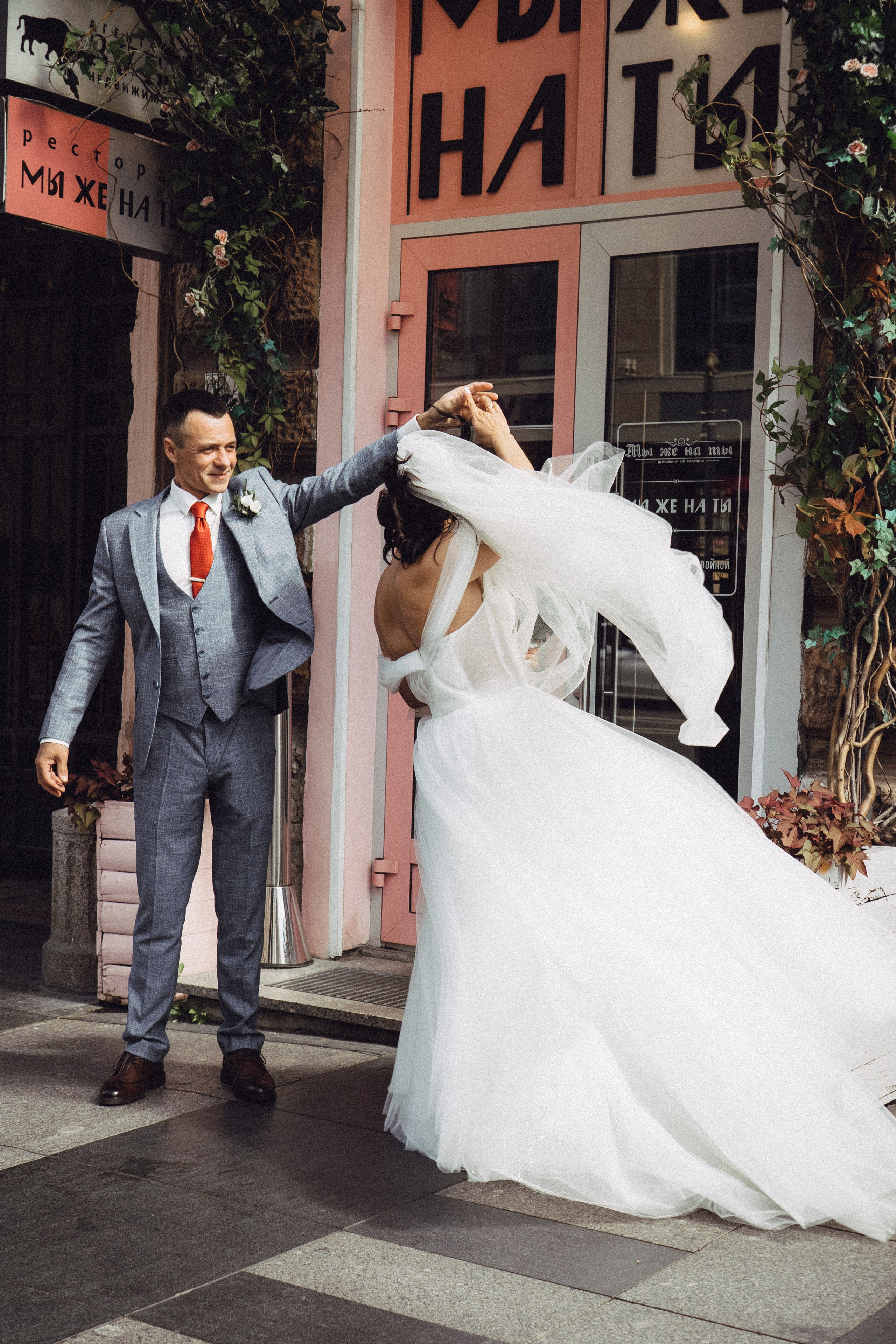 СВАДЕБНАЯ ПРОГУЛКА РЕСТОРАН МЫ ЖЕ НА ТЫ И ФОТОСЕССИИЯ С АВТОМОБИЛЕМ. Профессиональный фотограф, Санкт-Петербург — Виктория Богомолова