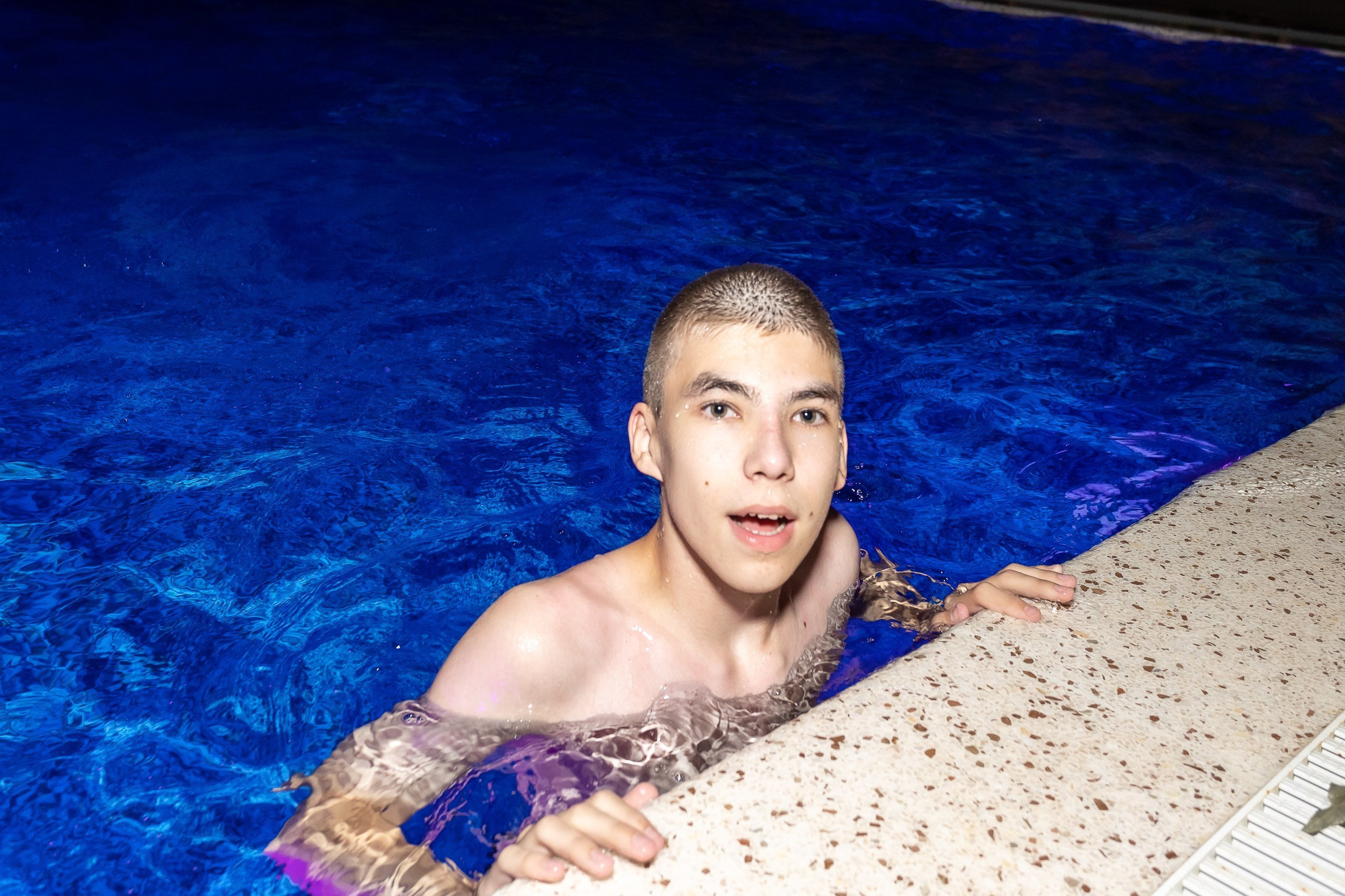 Вручение аттестата и выпускной вечер. Выпускные альбомы Майкоп, Краснодар Елена Золотарева