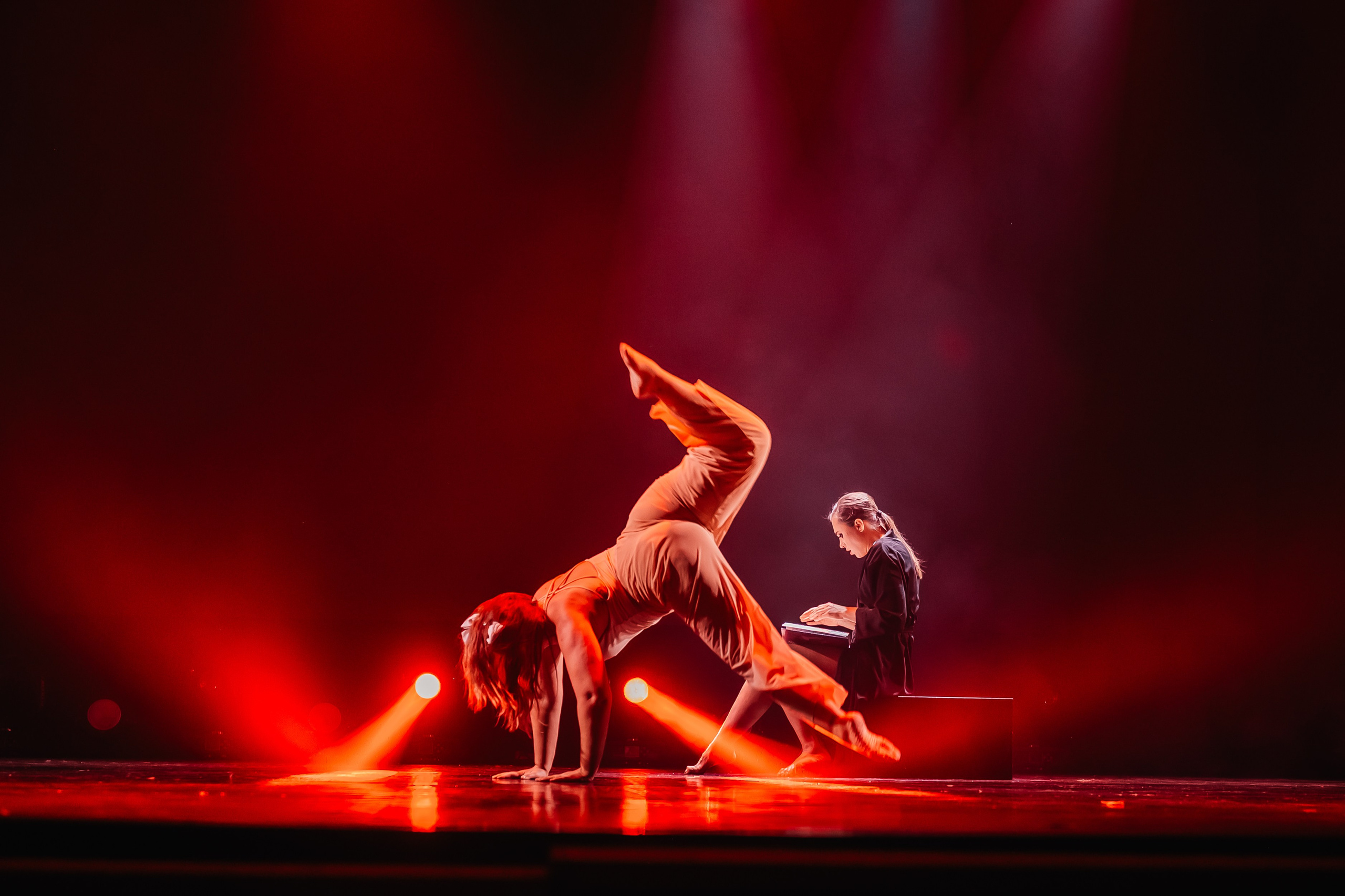 Спектакль «Женщина». Художник по свету Максим Сергачев