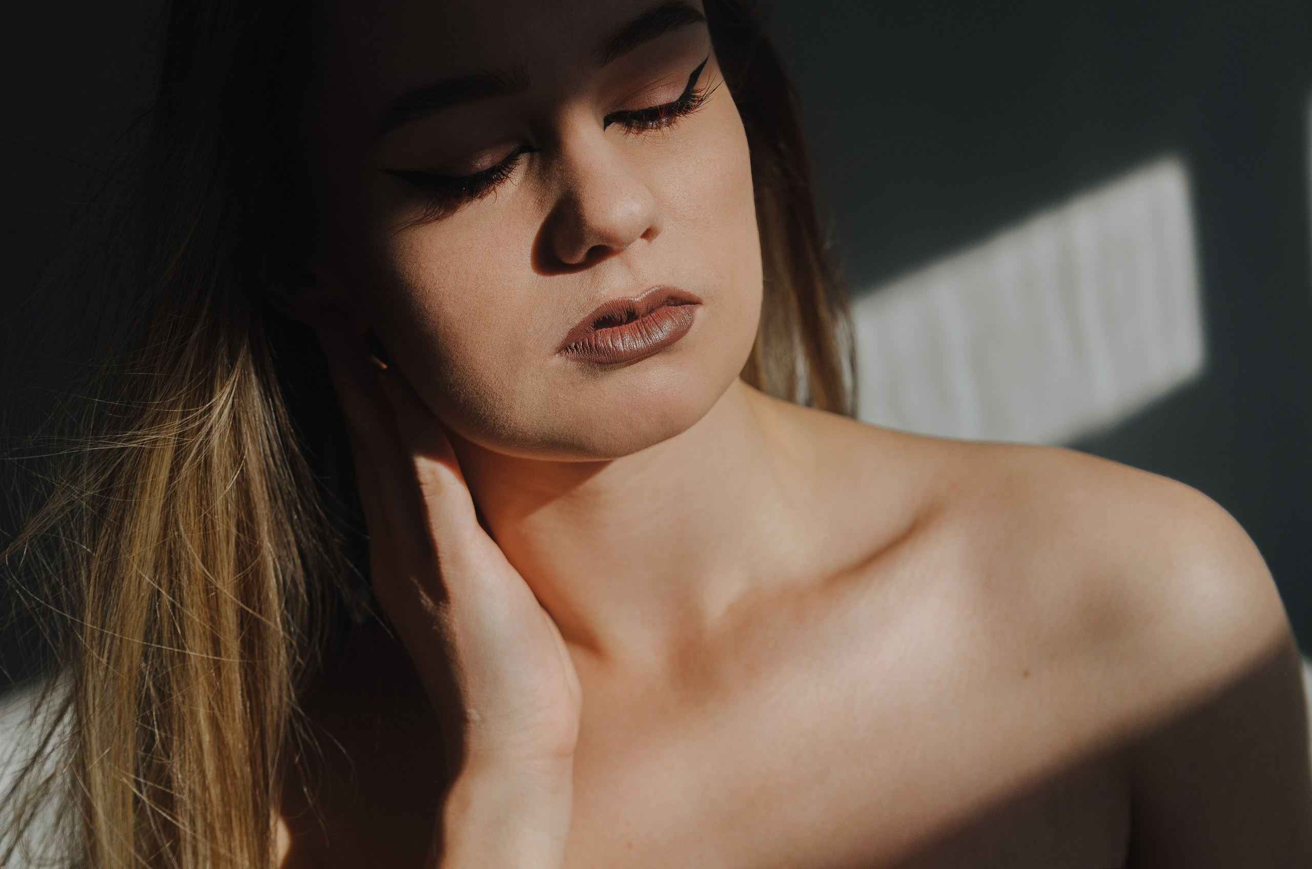 Женская фотосессия в стиле минимализм. Денисова Аля — фотограф для парных съемок и индивидуальных историй в Барнауле