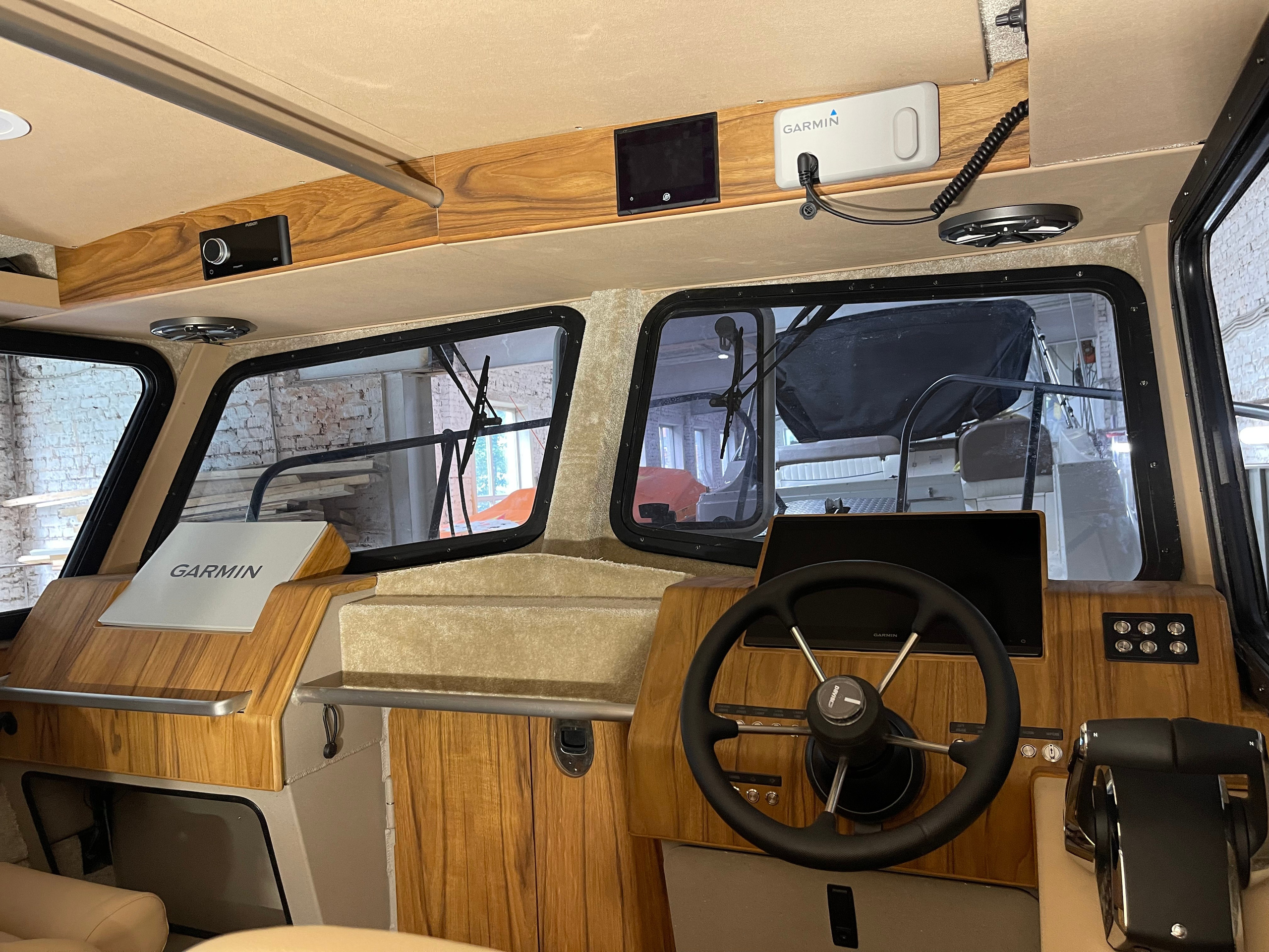 Дизайн персонализации Алюминиевого катера Weldcraft Cuddy King 300 OS. Design Yachts and Cars