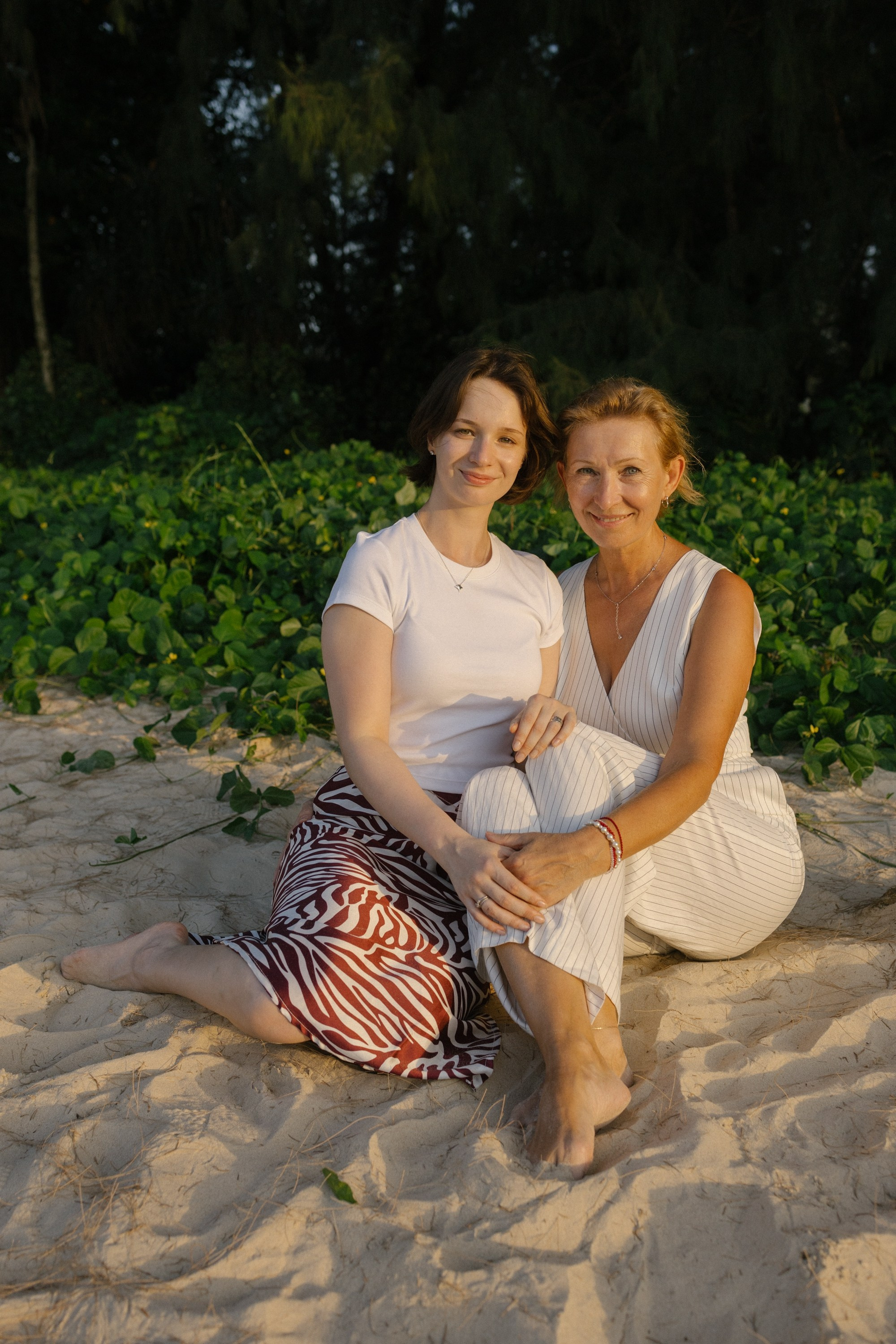 Family photoshoot in Phuket, Thailand. Fedor Lemeshko — Destination Wedding and Family Lifestyle photographer