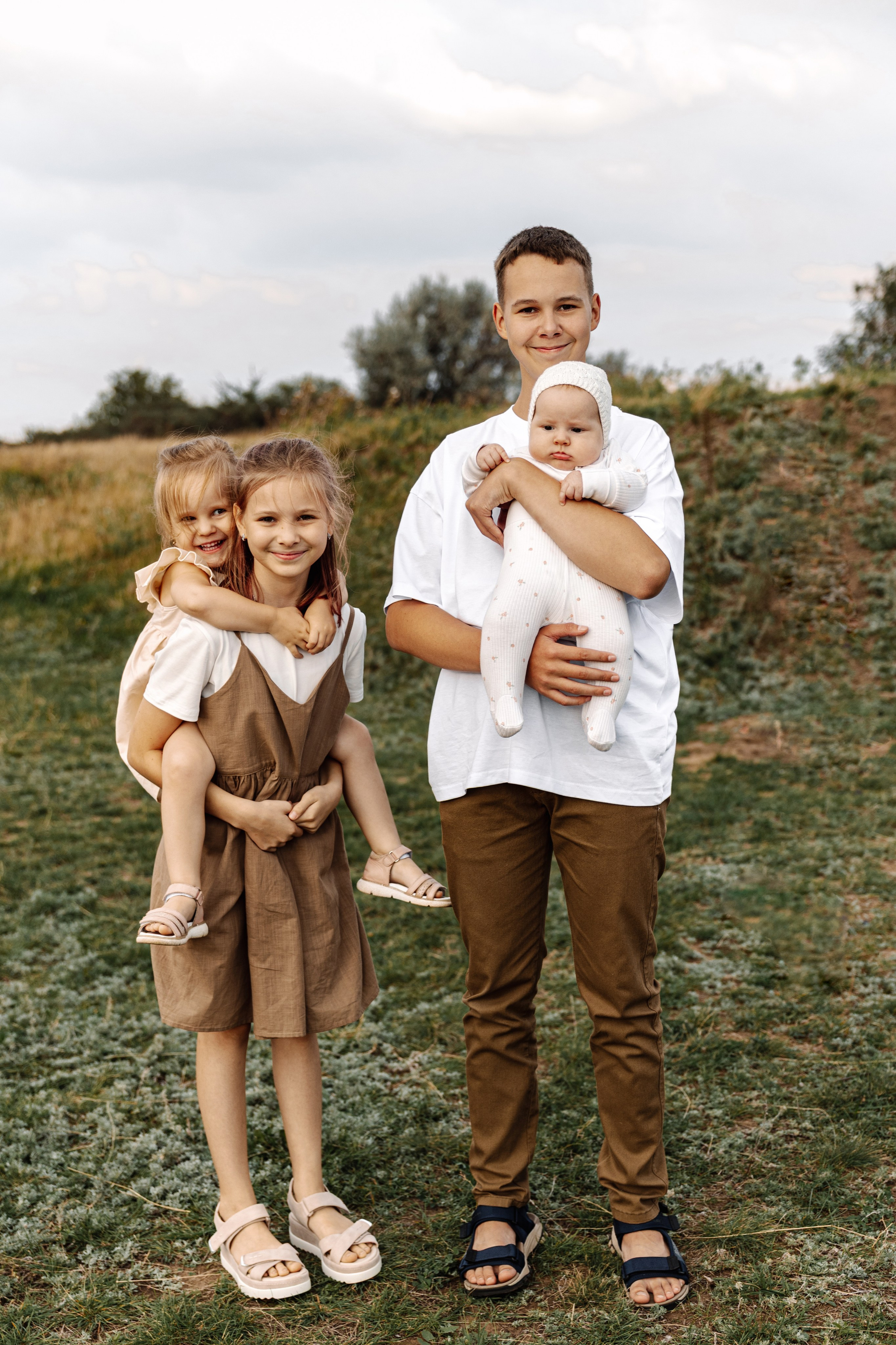 Вова Оксана Герман Варя Маша Вика. Фотограф Юлия Абдульмянова