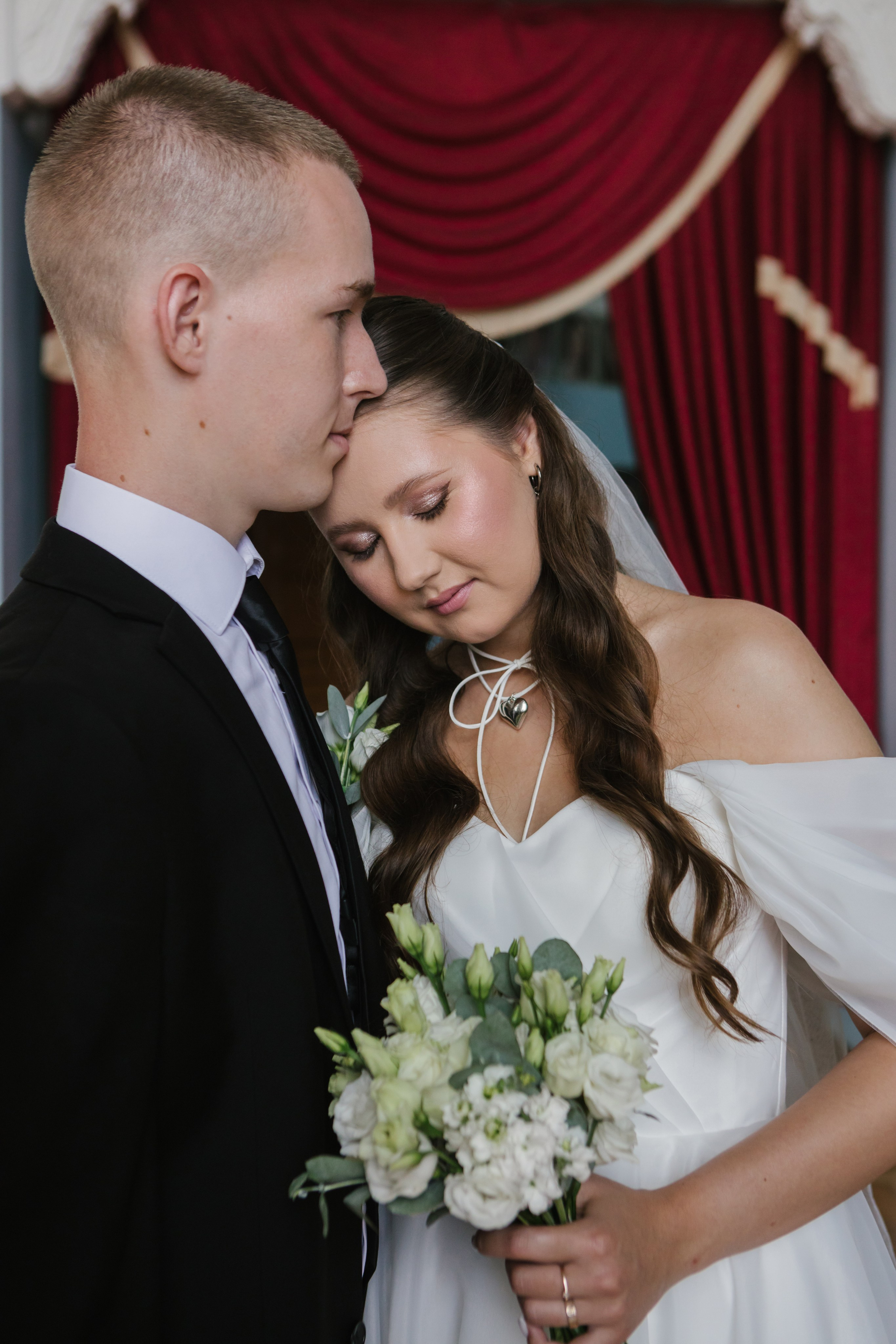 Михаил и Ксения. Портретный и свадебный фотограф Айгюн в городе Йошкар-Ола