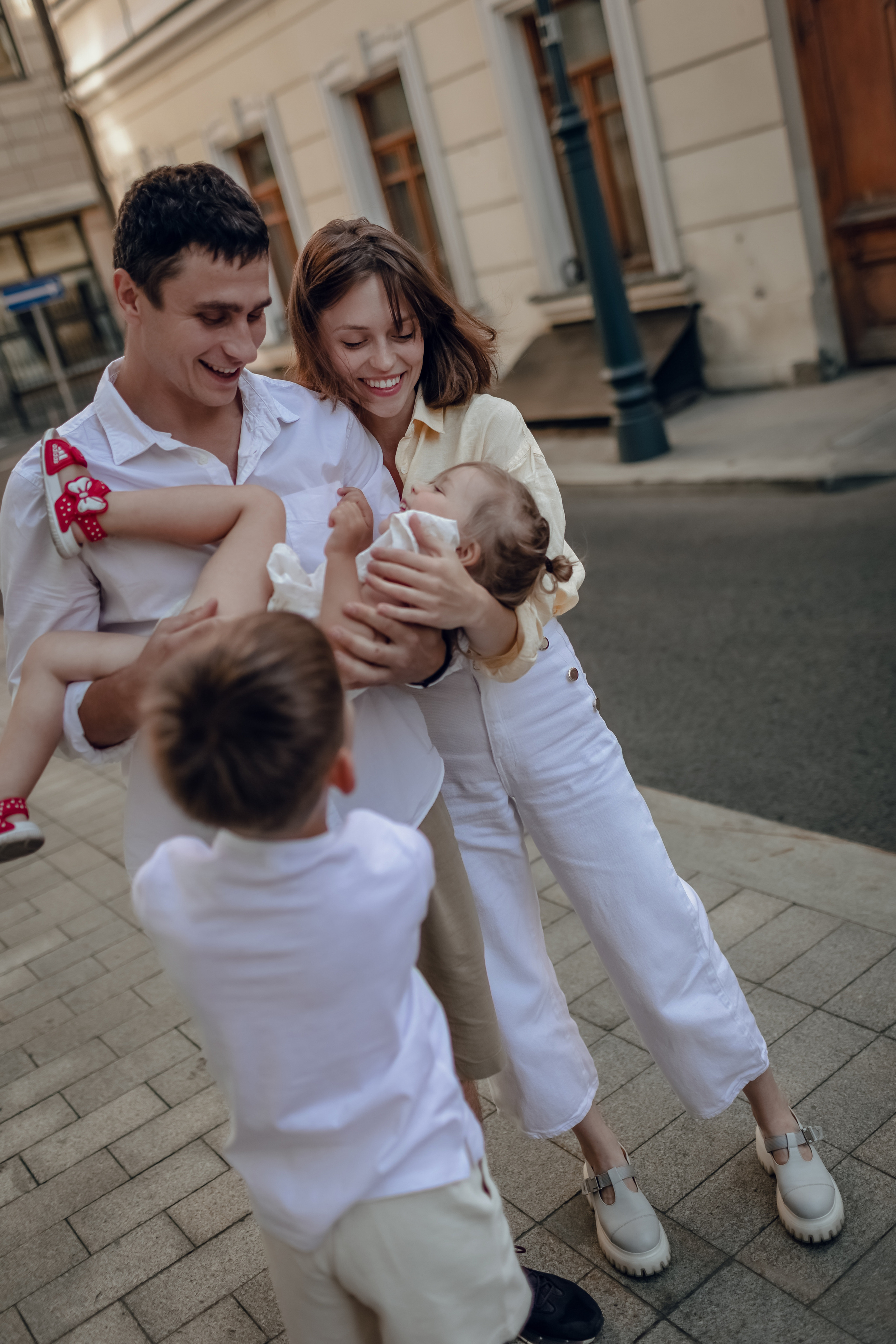 Семейная городская прогулка. Фотограф Владимир Москва