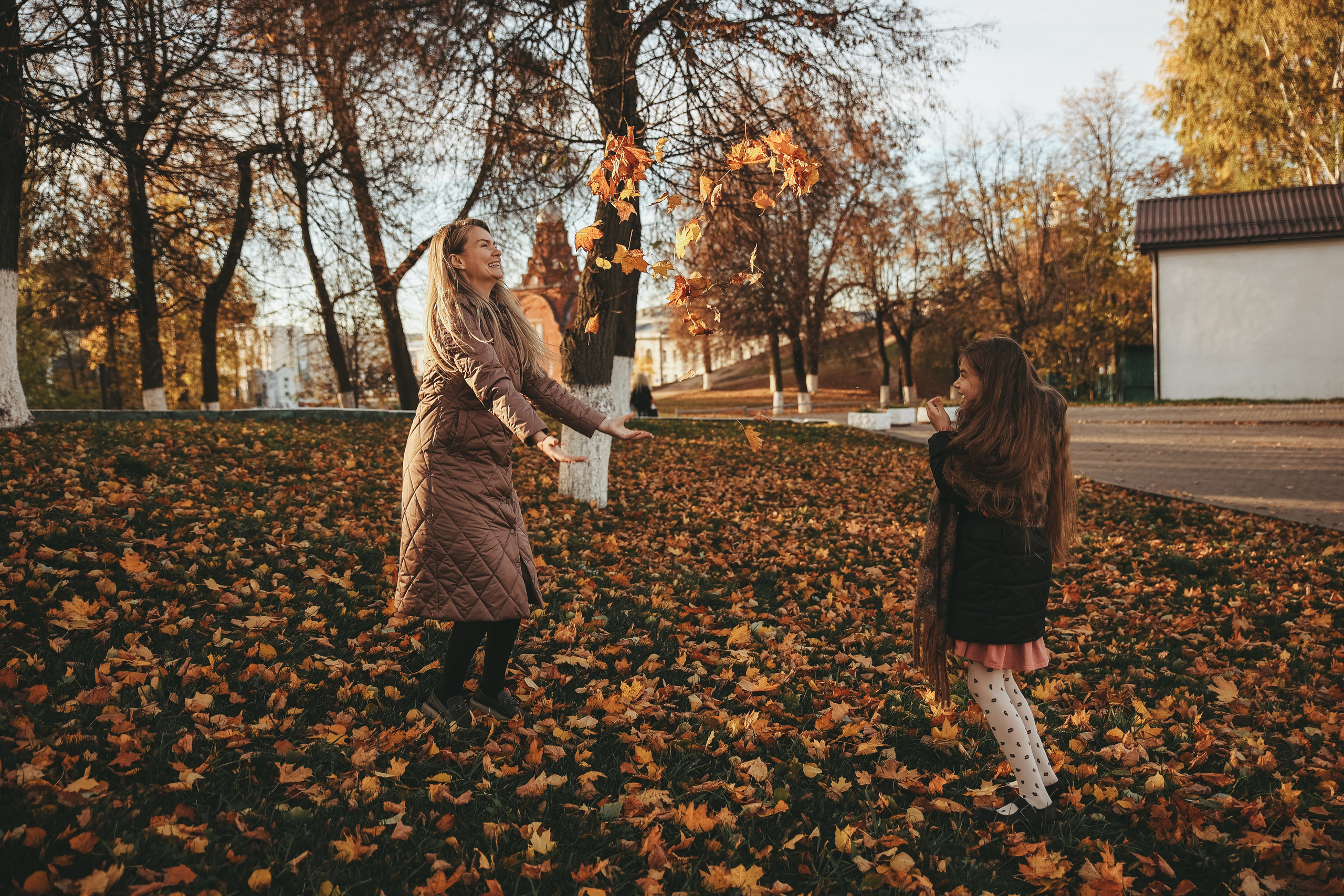 Семейная фотосессия во Владимире фотосессия в городе мама и дочка. Фотограф Владимир Москва