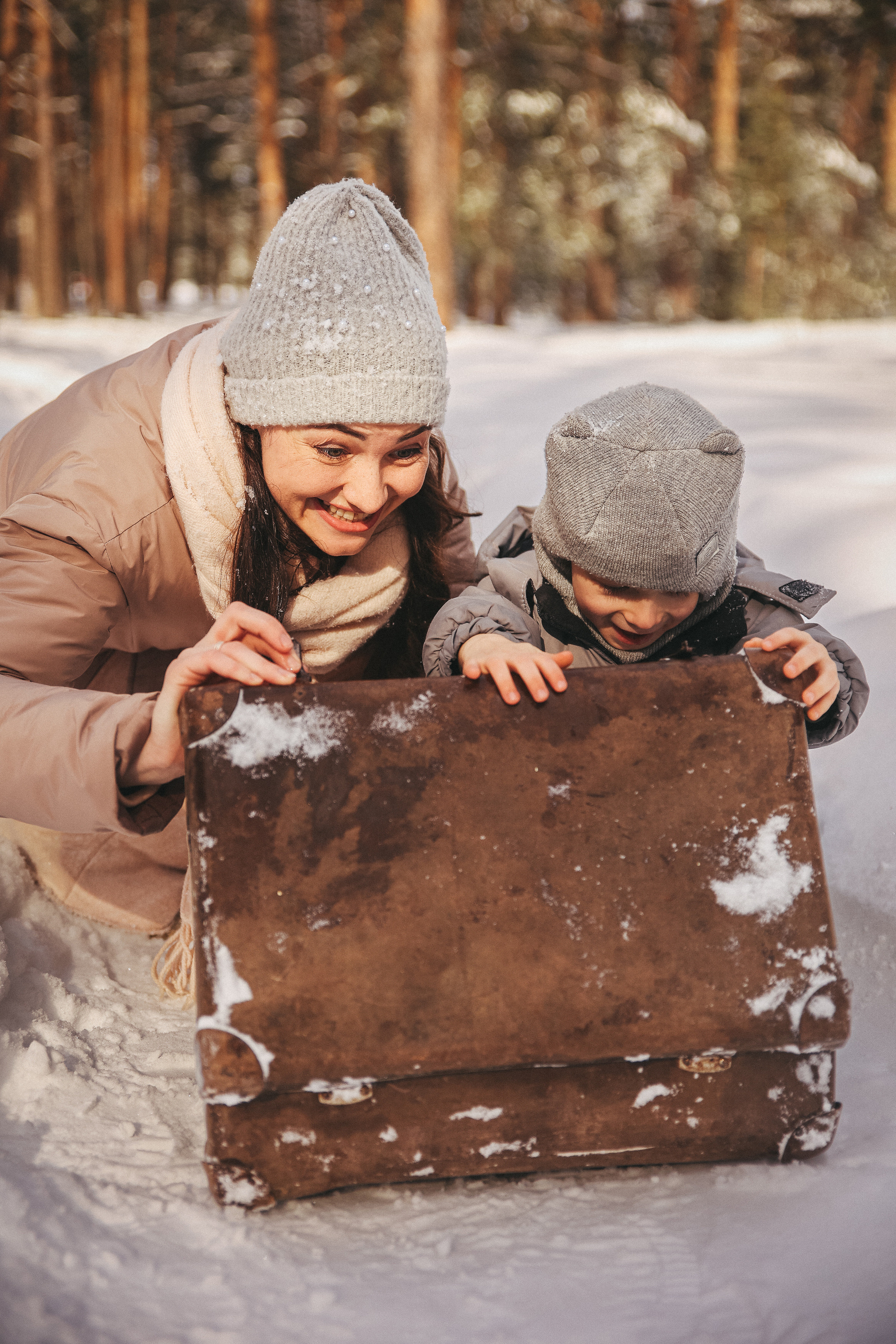 Зимняя прогулка с чемоданом. Катя и Марк. Фотограф Владимир Москва