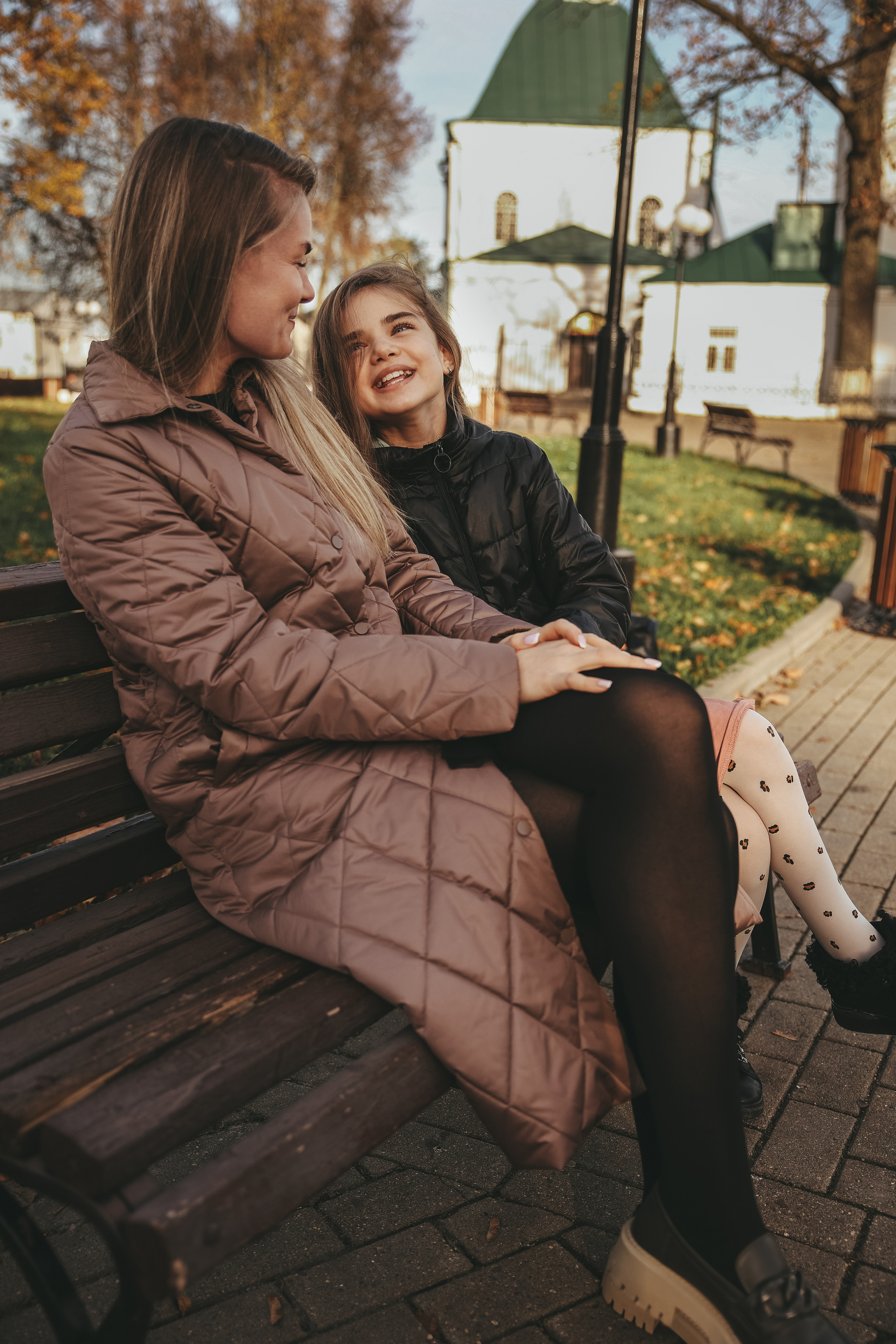 Семейная фотосессия во Владимире фотосессия в городе мама и дочка. Фотограф Владимир Москва