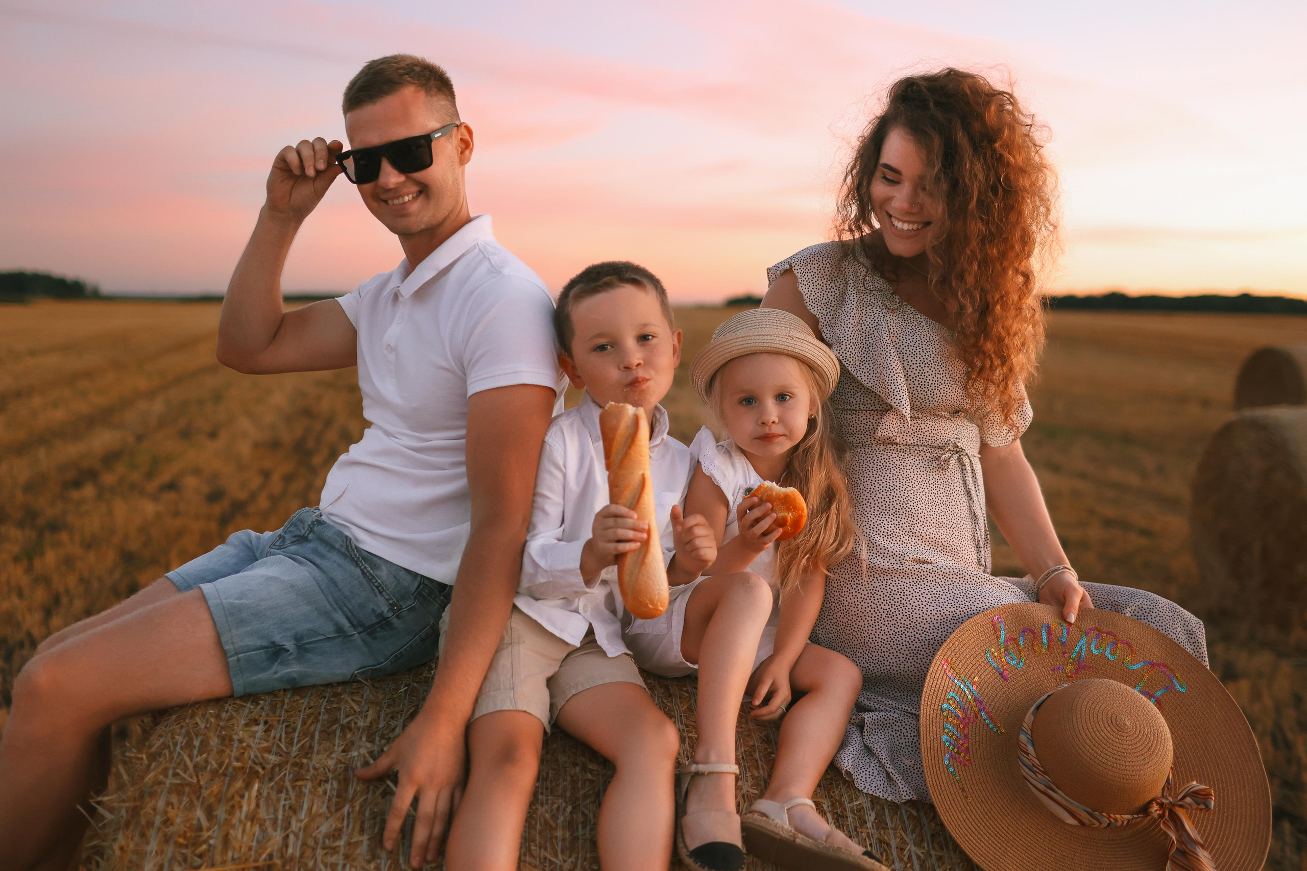 Фотосессия в поле семейная фотосессия Владимир. Фотограф Владимир Москва