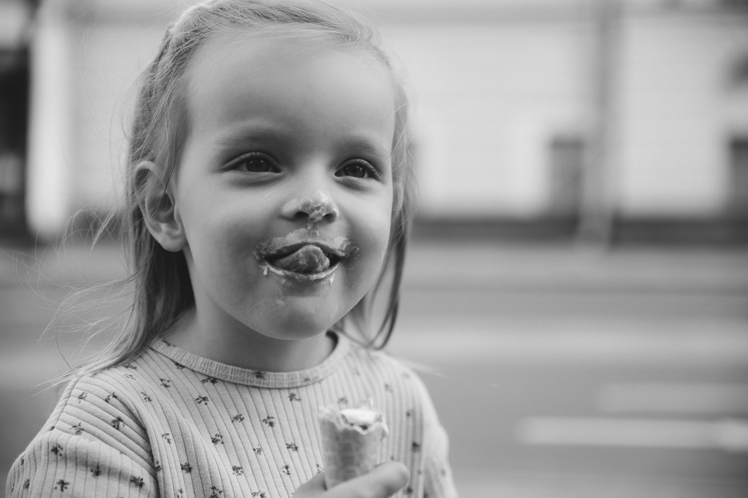 Семейная фотосессия в Москве фотосессия в городе мама и дочка. Фотограф Владимир Москва