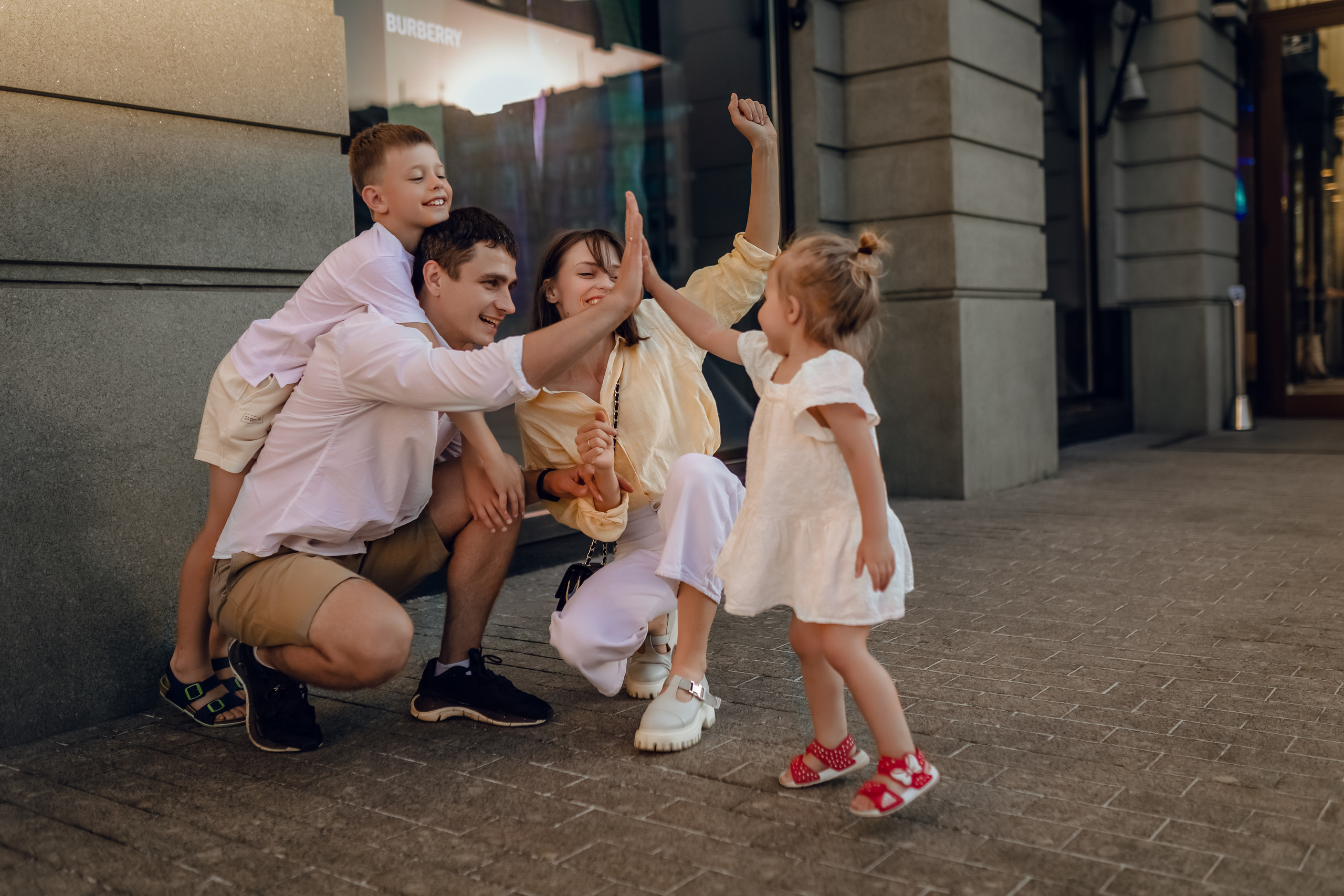 Семейная городская прогулка. Фотограф Владимир Москва