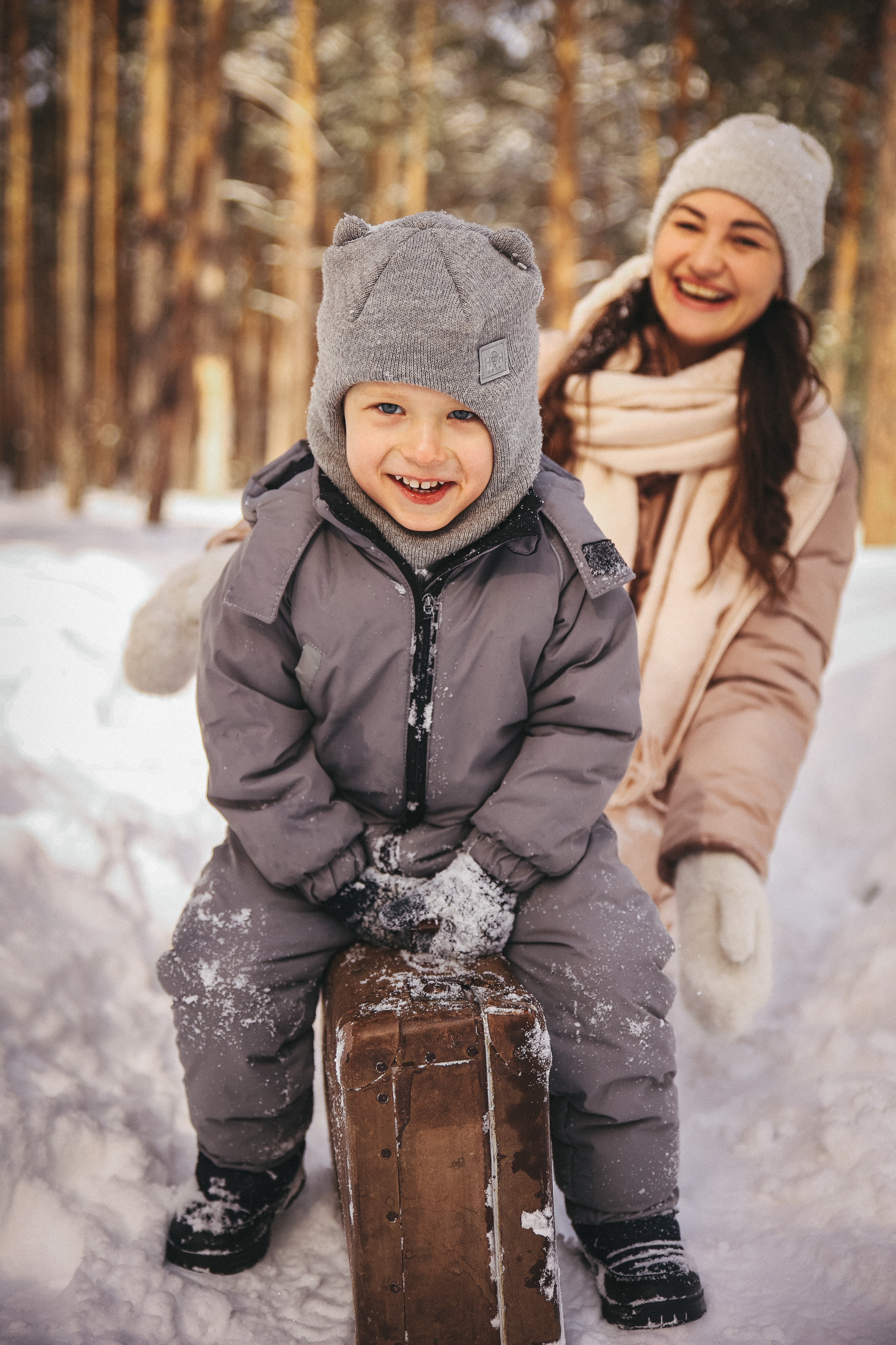 Зимняя прогулка с чемоданом. Катя и Марк. Фотограф Владимир Москва