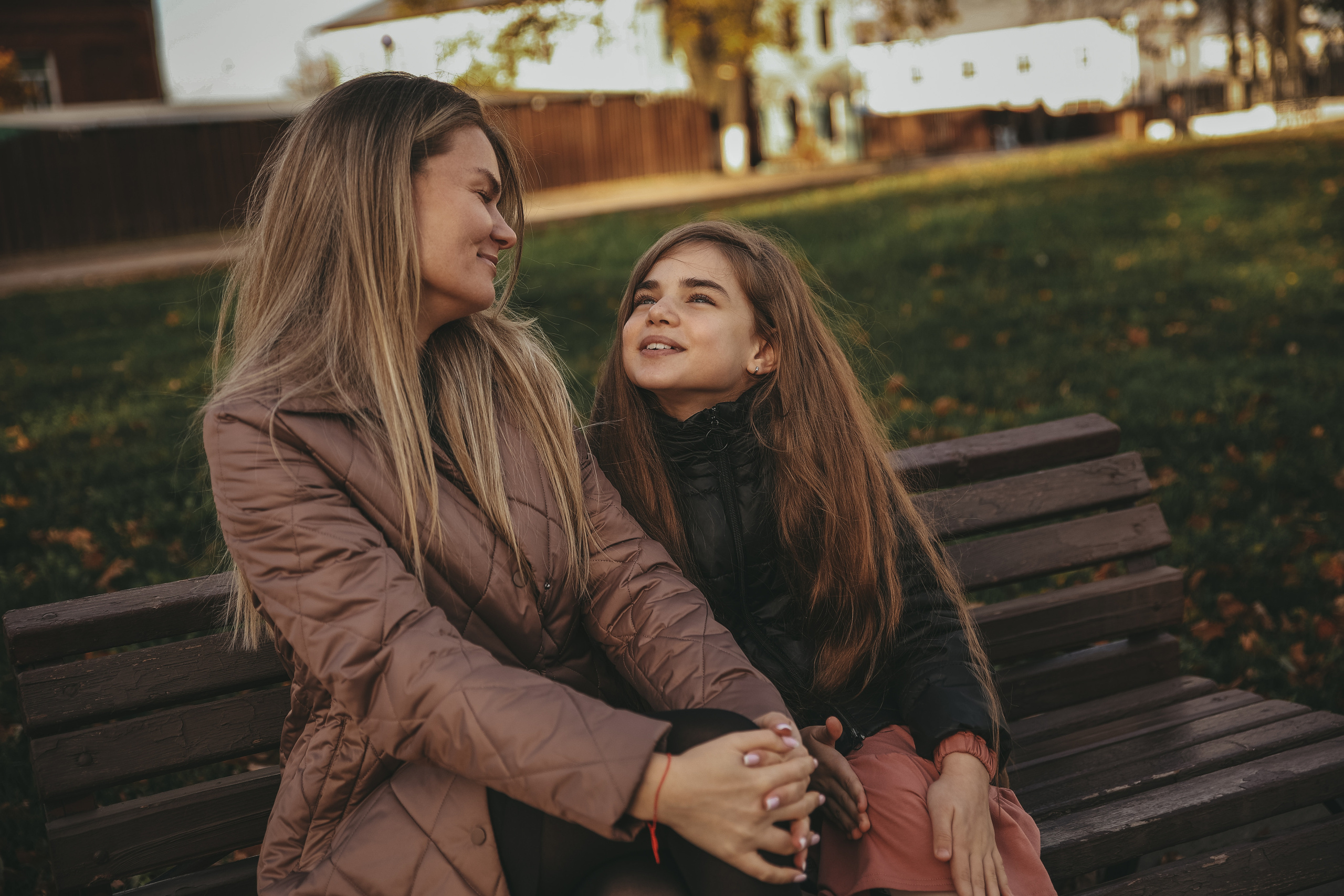 Семейная фотосессия во Владимире фотосессия в городе мама и дочка. Фотограф Владимир Москва