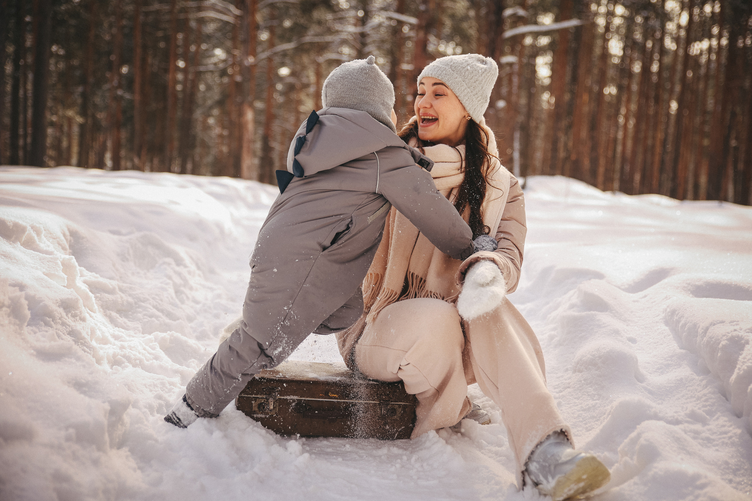 Зимняя прогулка с чемоданом. Катя и Марк. Фотограф Владимир Москва